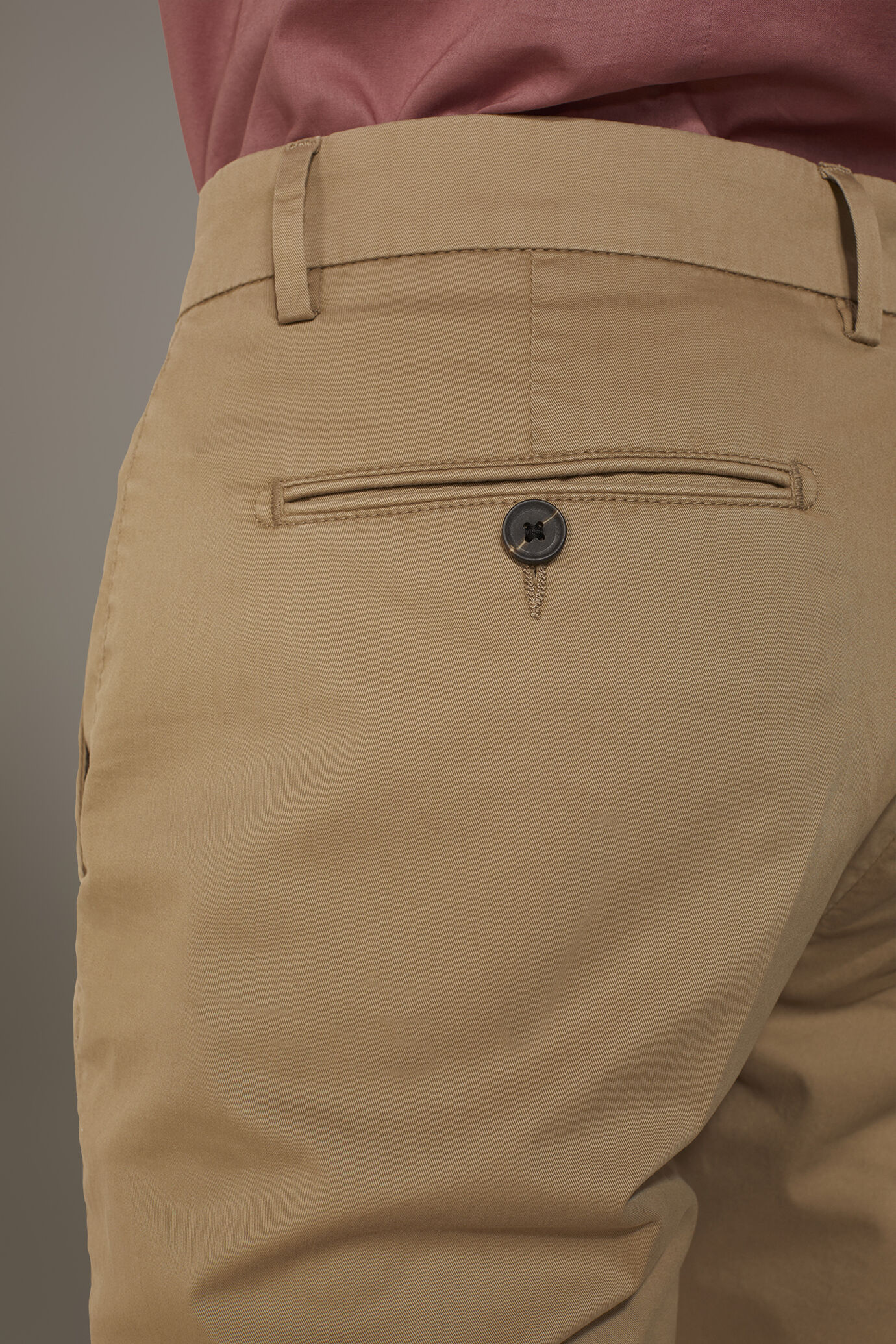 Classic Bermuda shorts twill construction image number 3