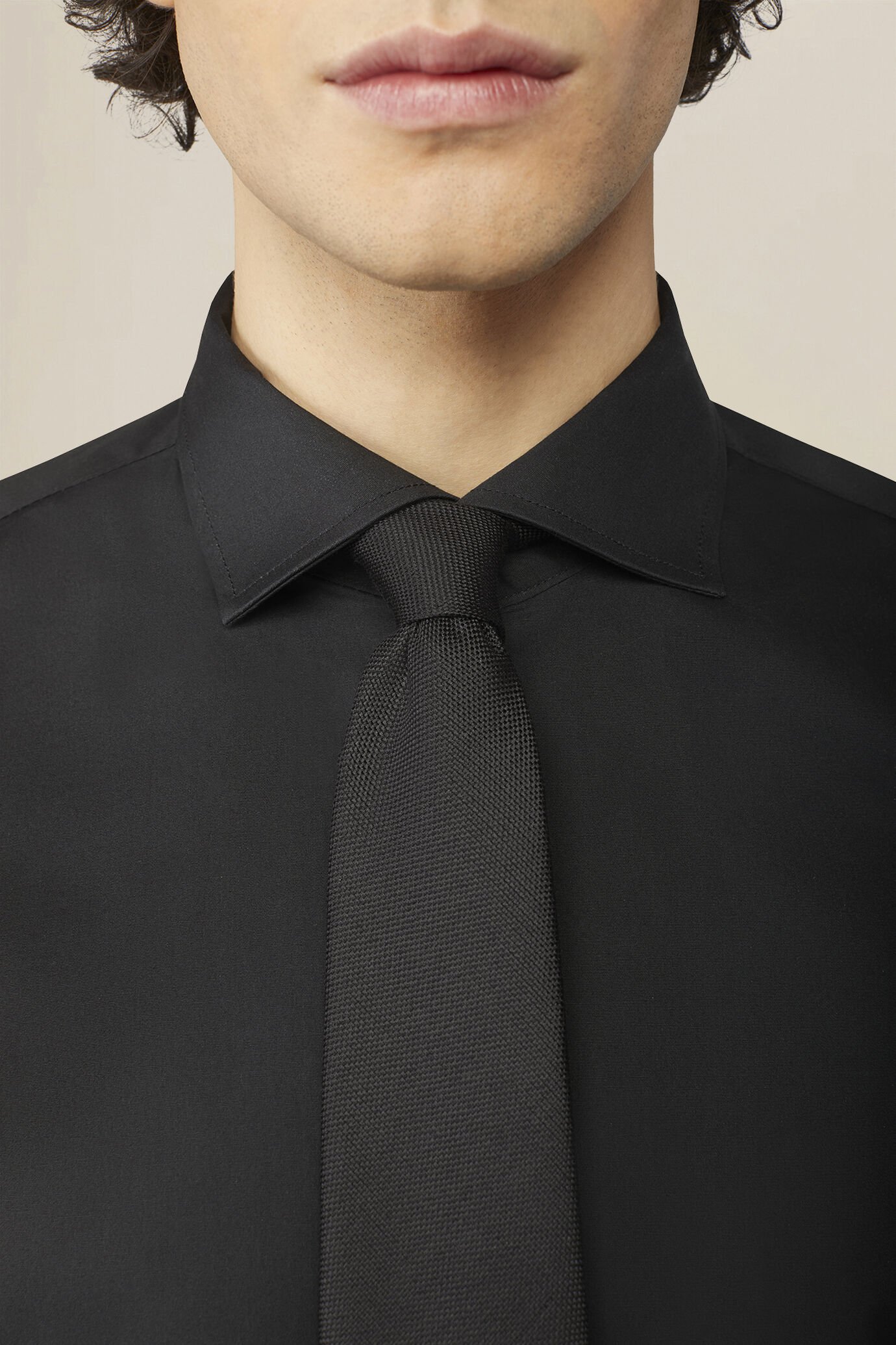 Unifarbenes Herrenhemd mit franz&ouml;sischem Kragen image number 2