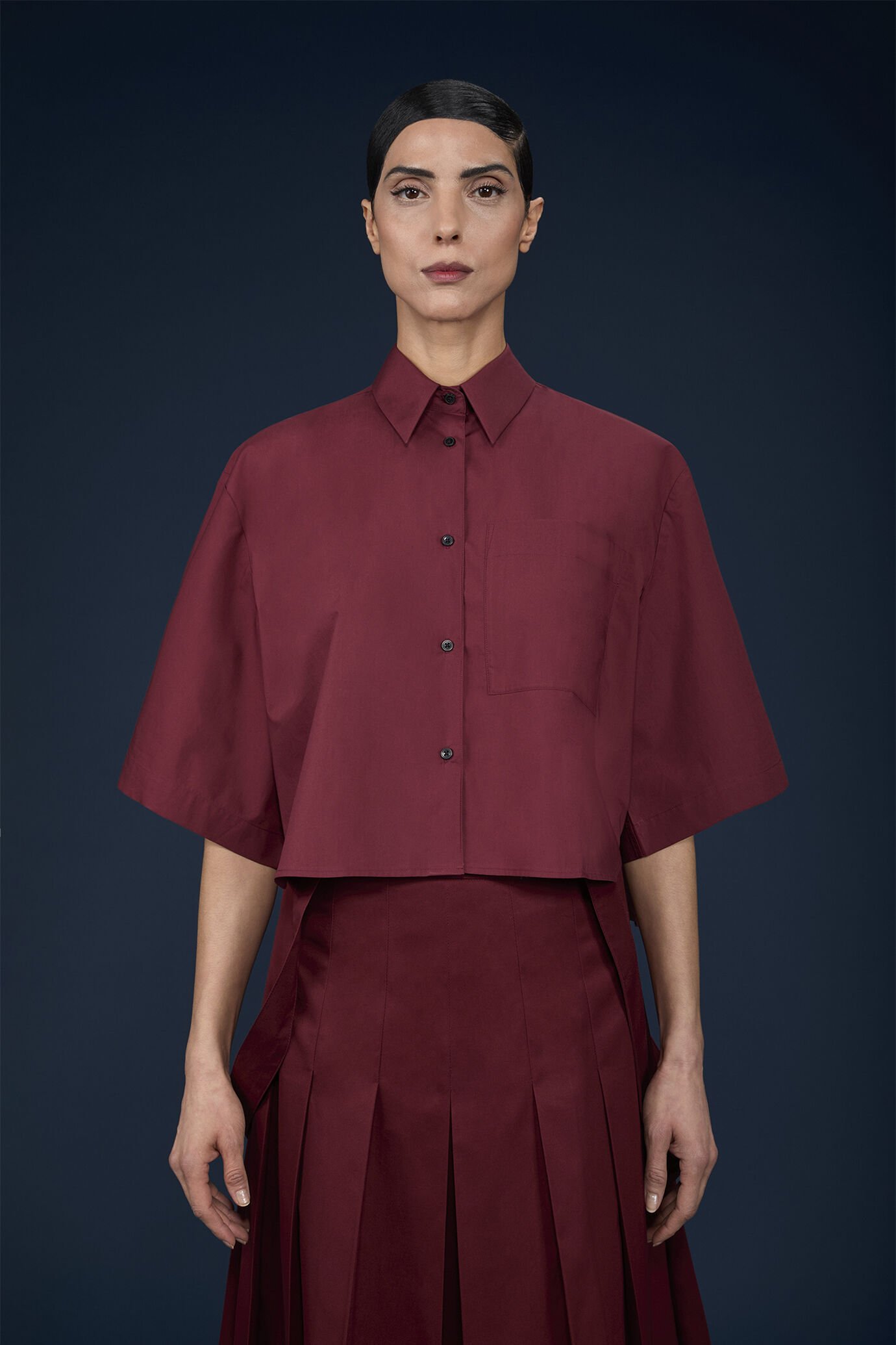 Chemise femme coupe boxy à manches courtes et bas arrondi