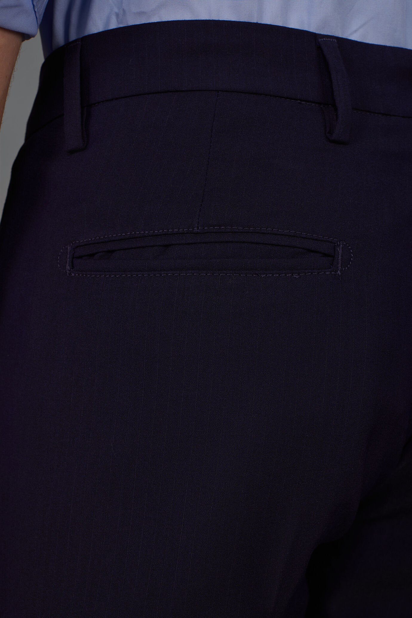 Men's pants with double pleats image number 3