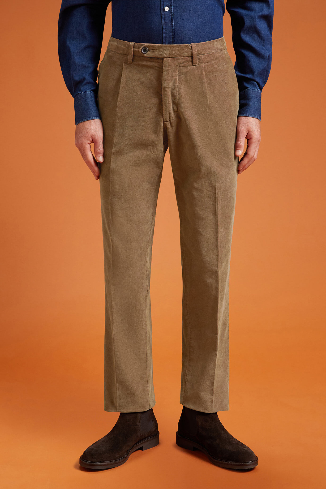 Pantalone classico uomo con pinces velluto bi-color tinto capo 1000 righe regular fit image number 1