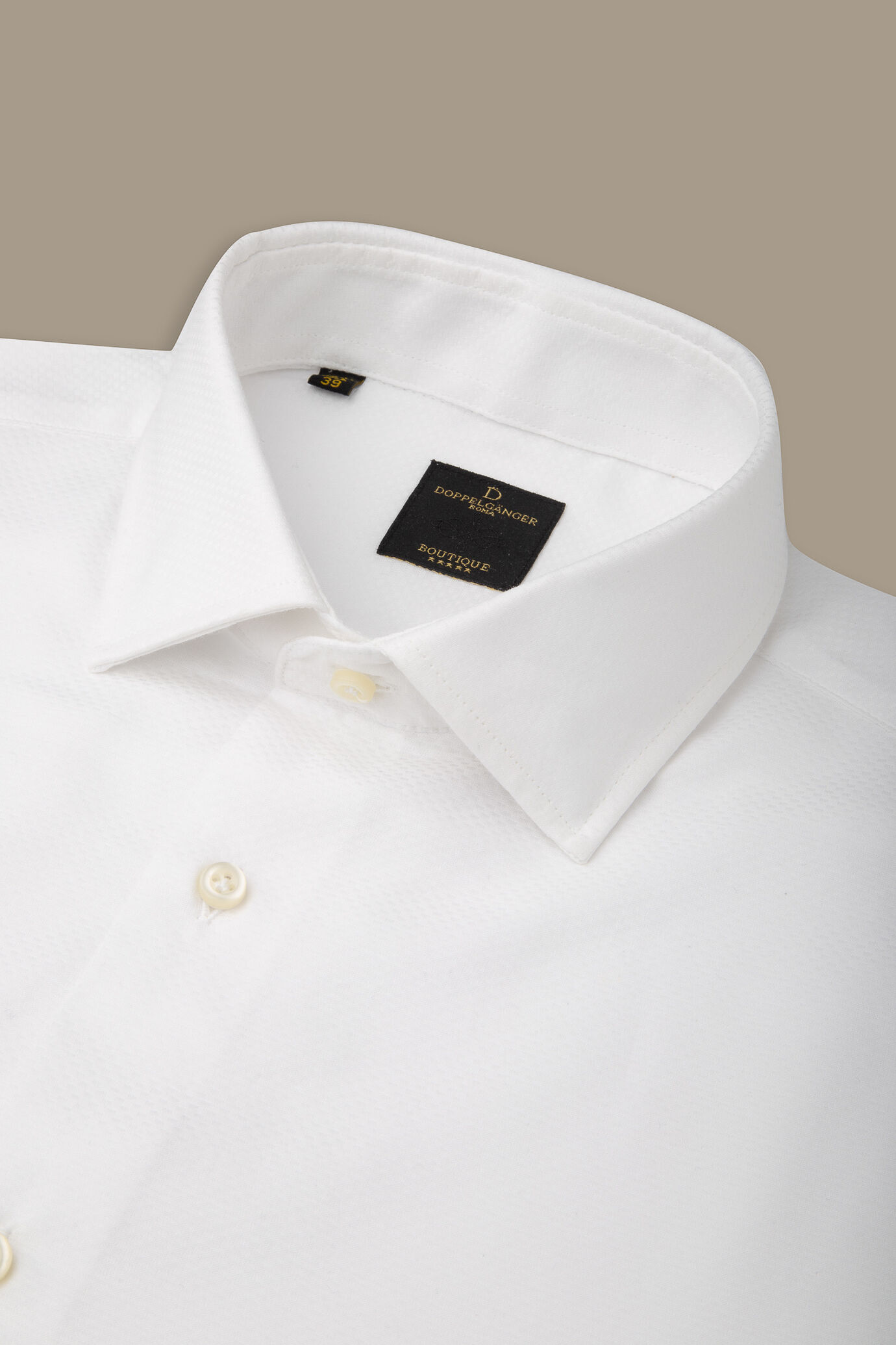 Camicia classica bianca uomo collo italiano con polsino da gemelli image number 1