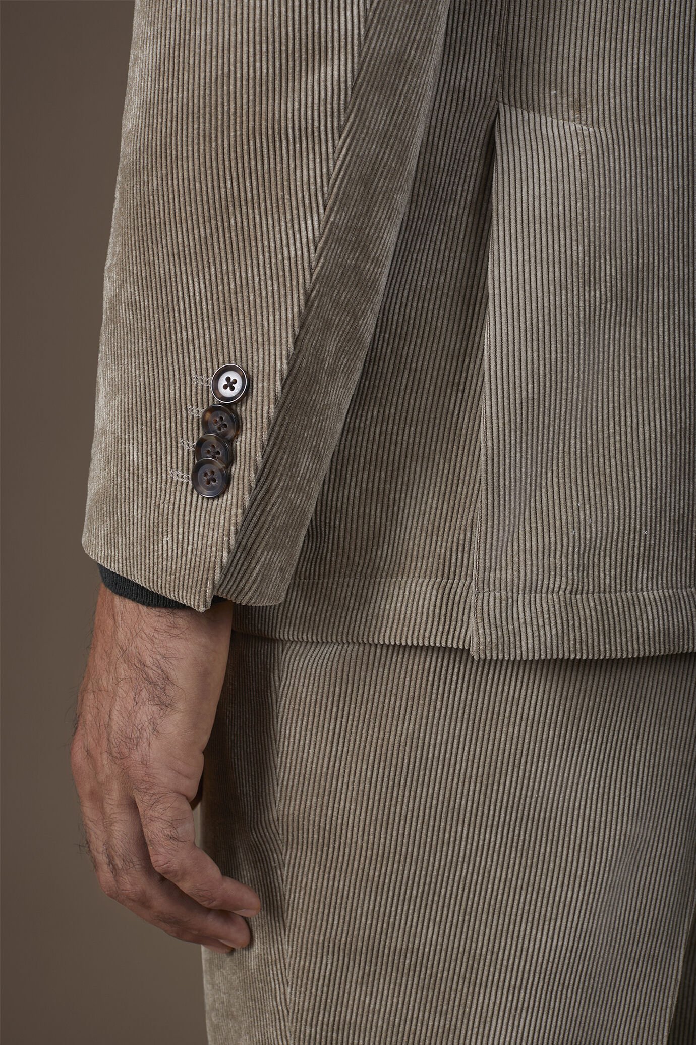 Abito uomo doppiopetto in velluto a coste regular fit image number 3