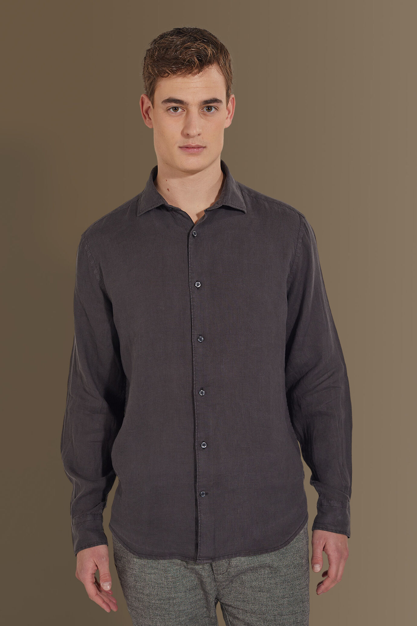 Camicia casual uomo collo francese 100% lino tinta unita image number 1