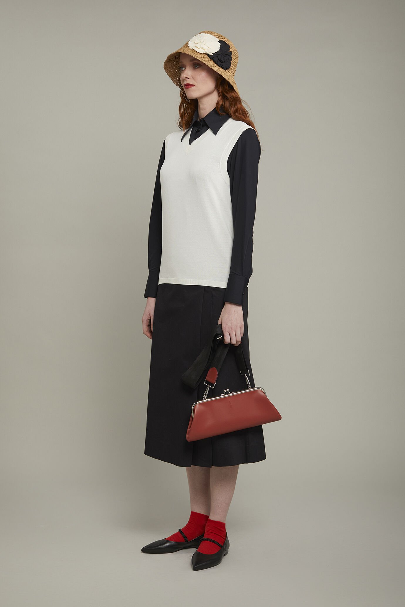 Gilet donna scollo a v tinta unita regular fit image number 1