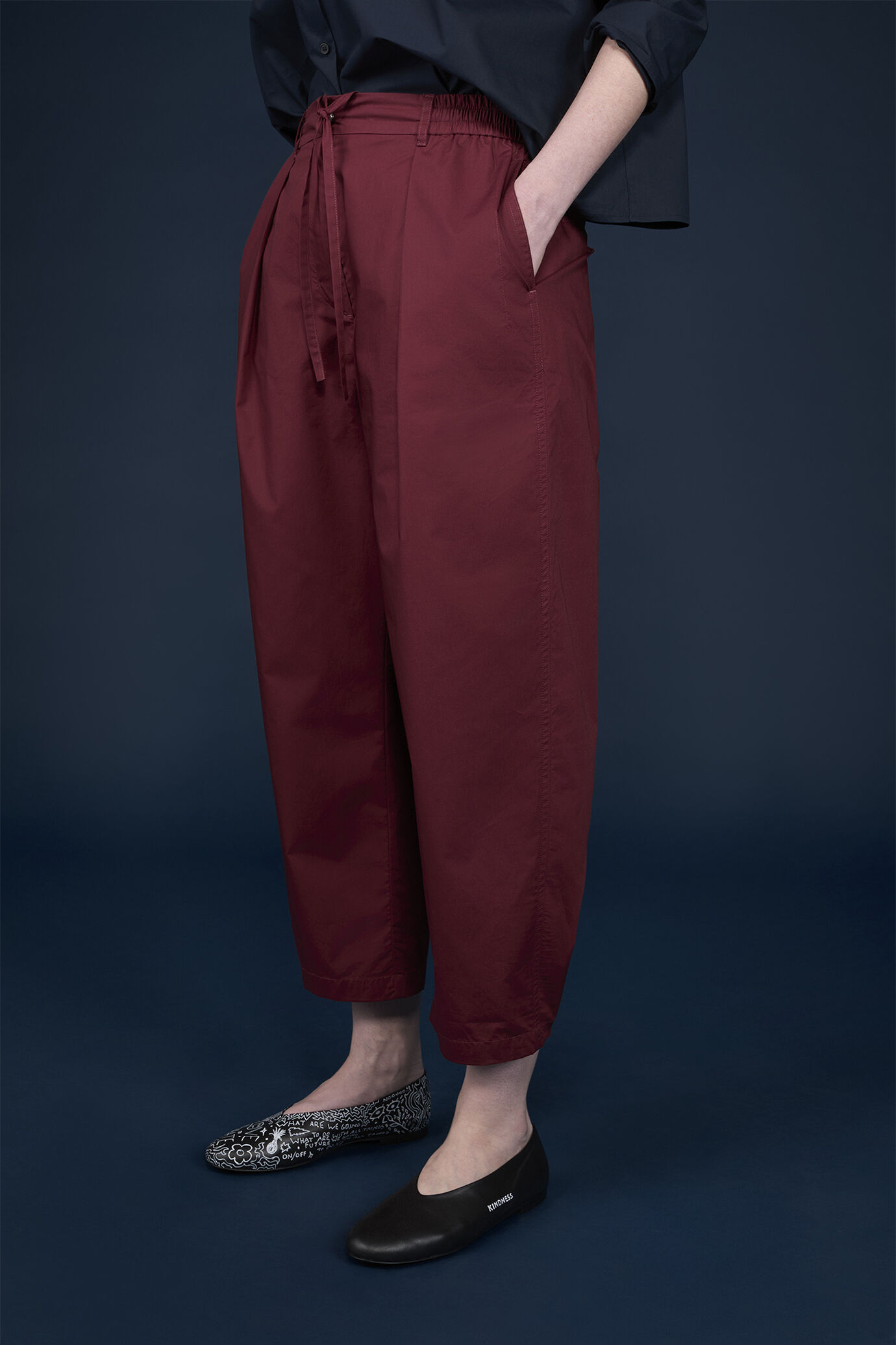 Pantalone donna con pince 100% cotone image number 2