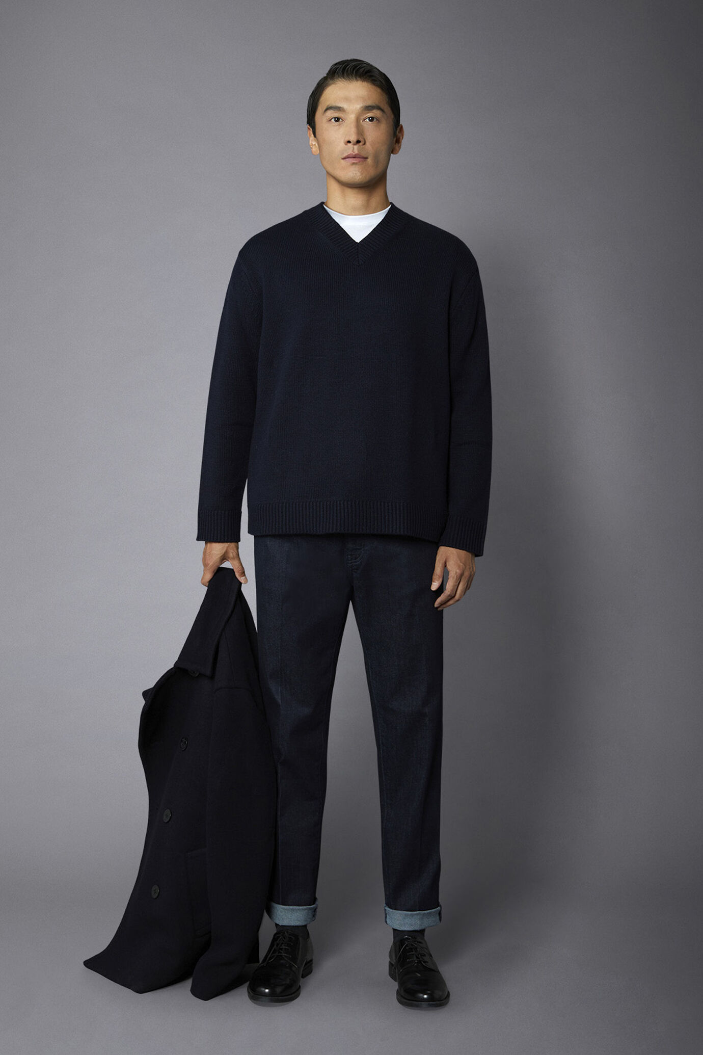 Pullover mit V-Ausschnitt und normaler Passform aus einer Wollmischung