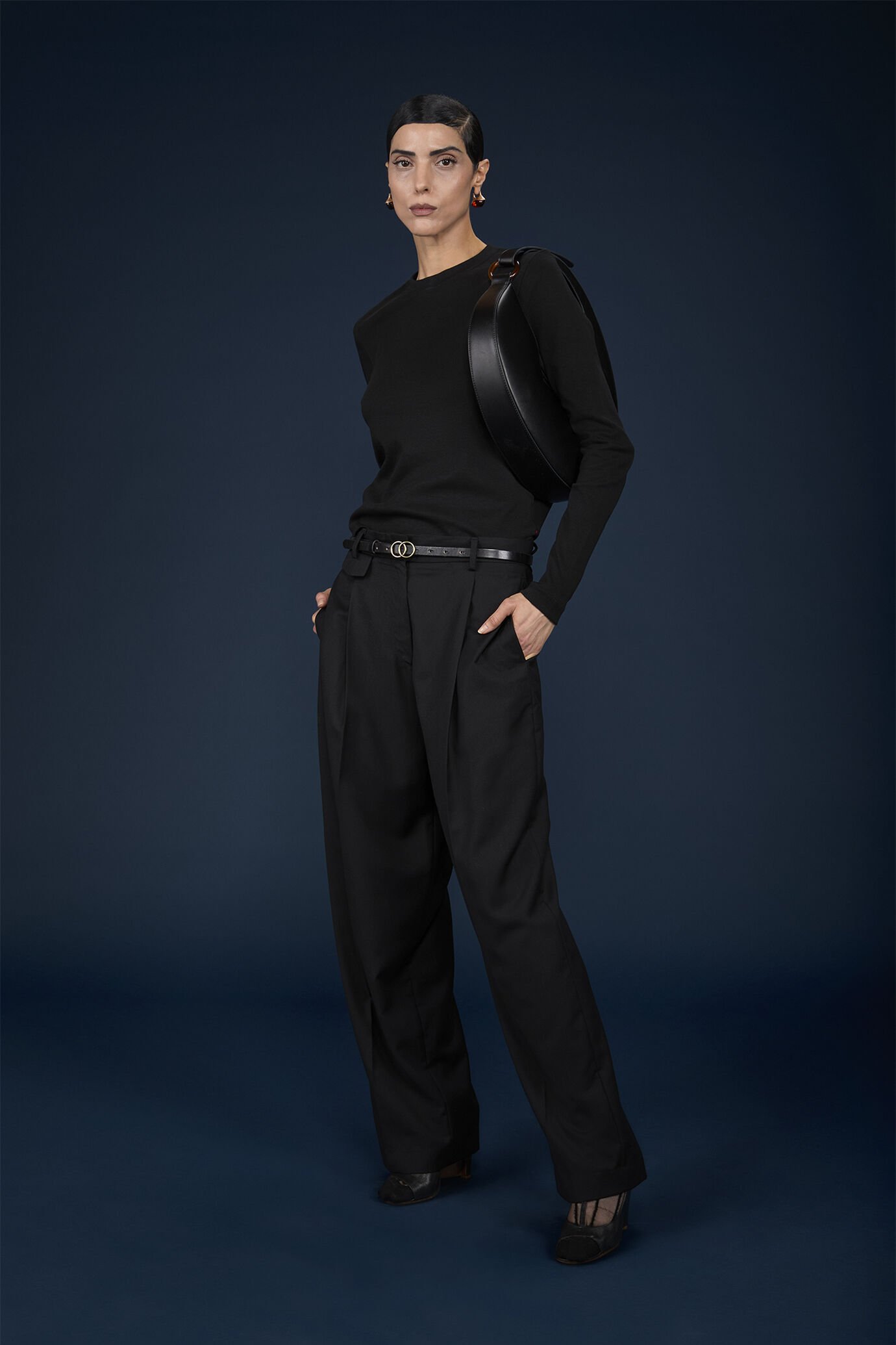 Women's regular fit long-sleeved crew neck T-shirt in 100% cotton