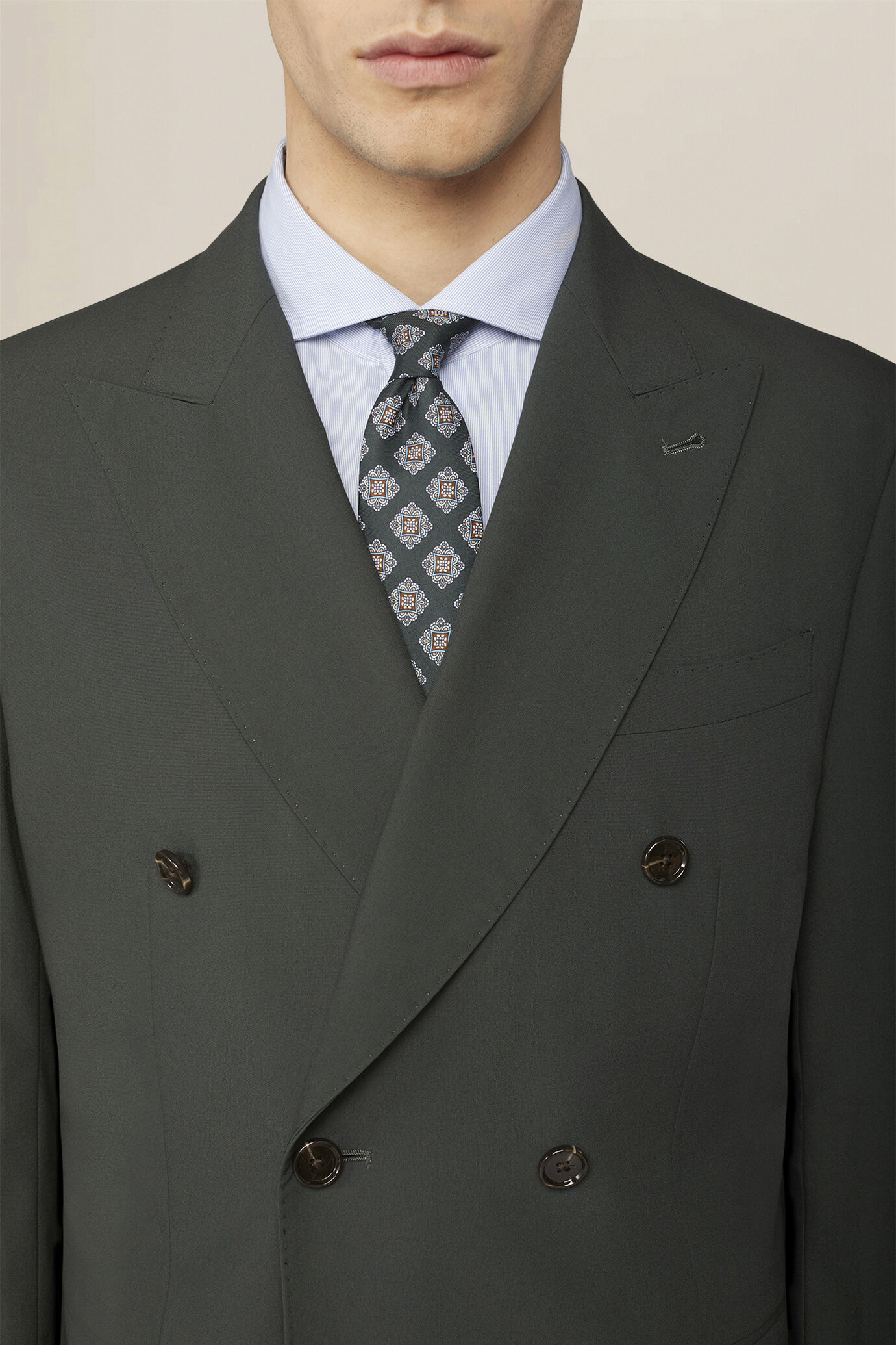 Men's double-breasted suit in plain fabric, regular fit image number 2