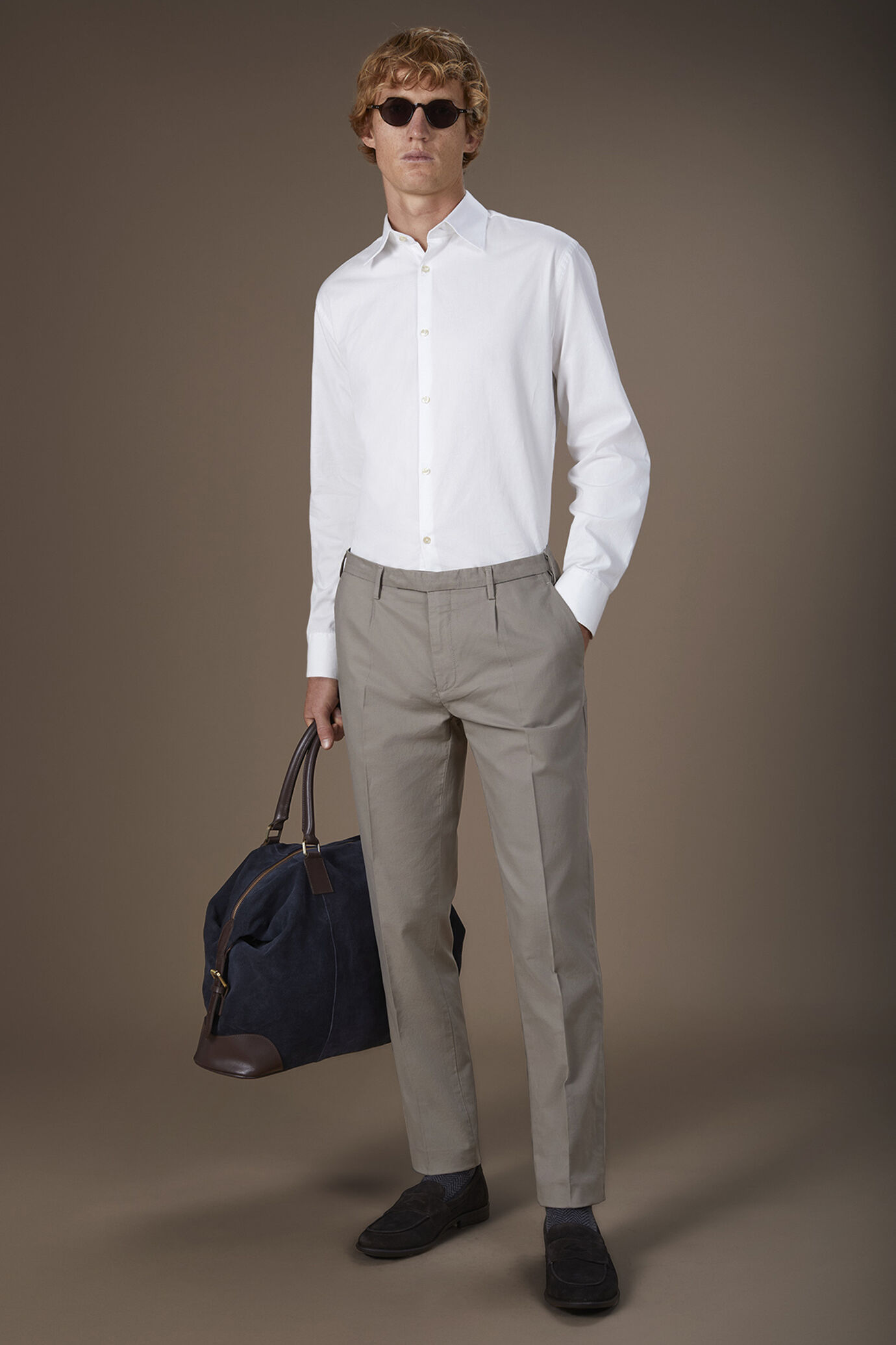 Pantalone uomo classico in twill regular fit image number 0