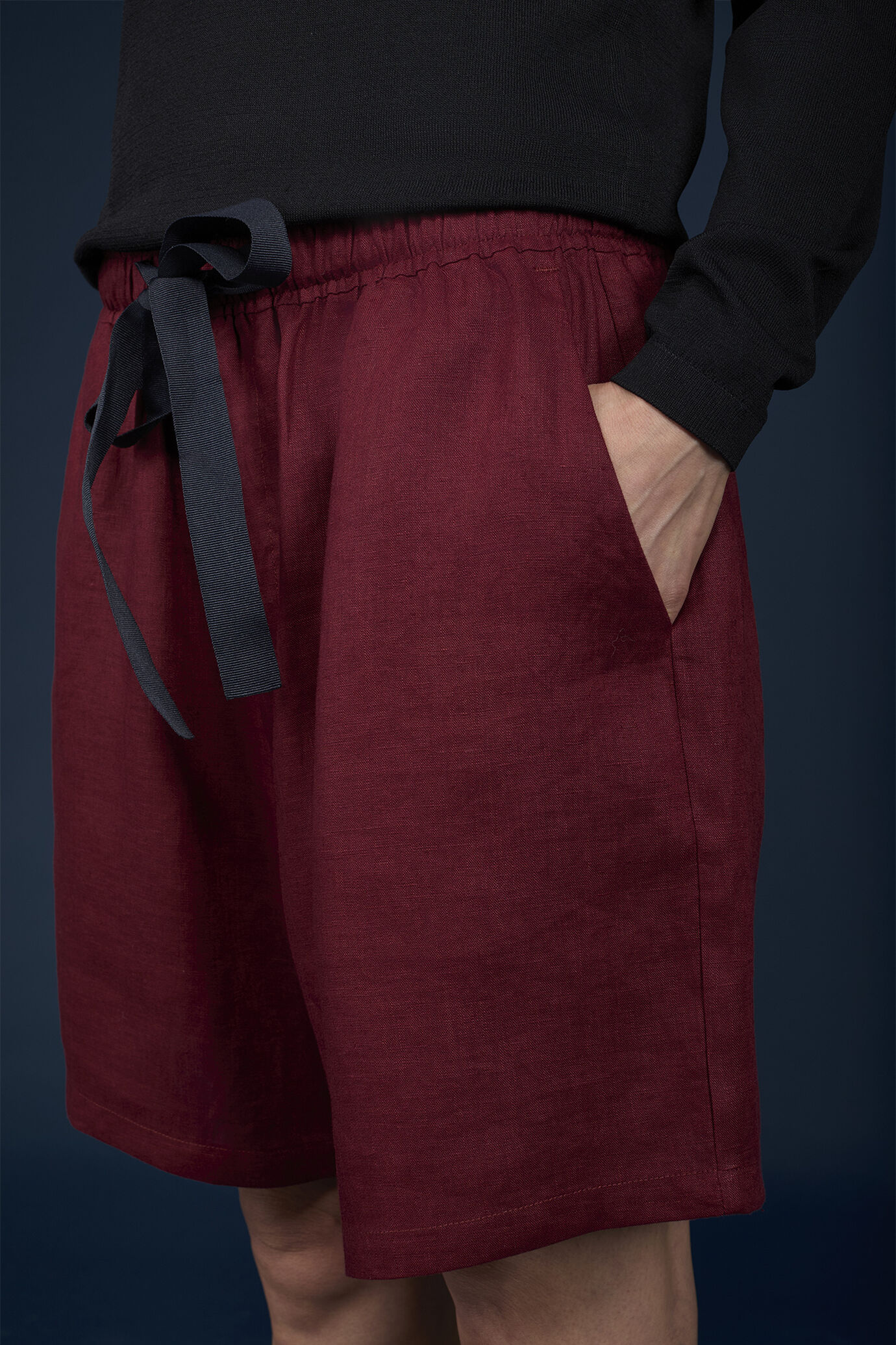 Short Bermuda skirt with elastic waist and adjustable contrasting drawstring 100% linen image number 3