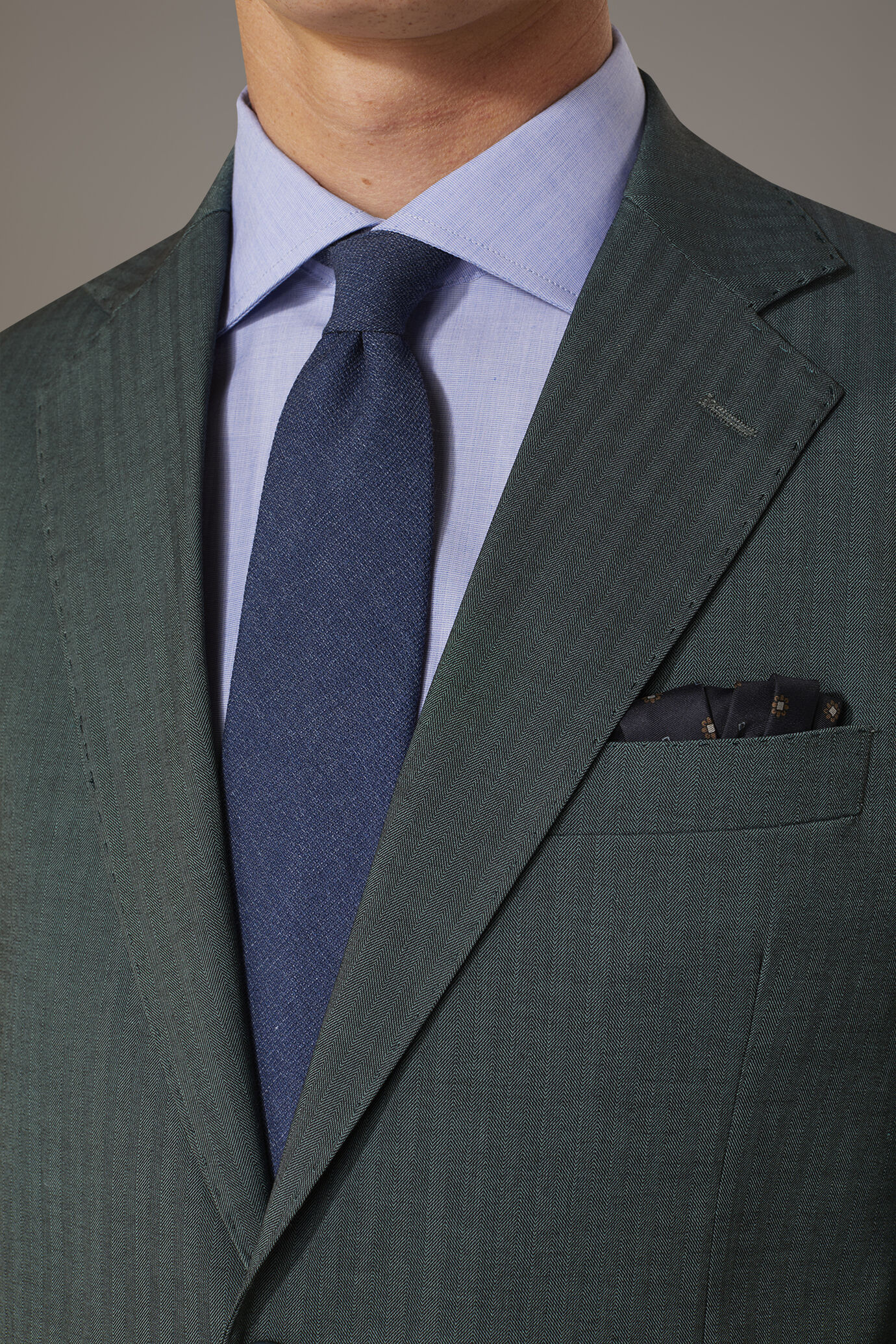 Regular fit single-breasted suit patterned herringbone fabric with solaro texture image number 2
