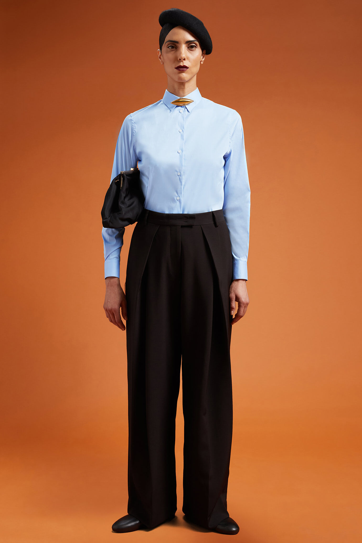 Women's plain classic shirt in a regular fit image number 2