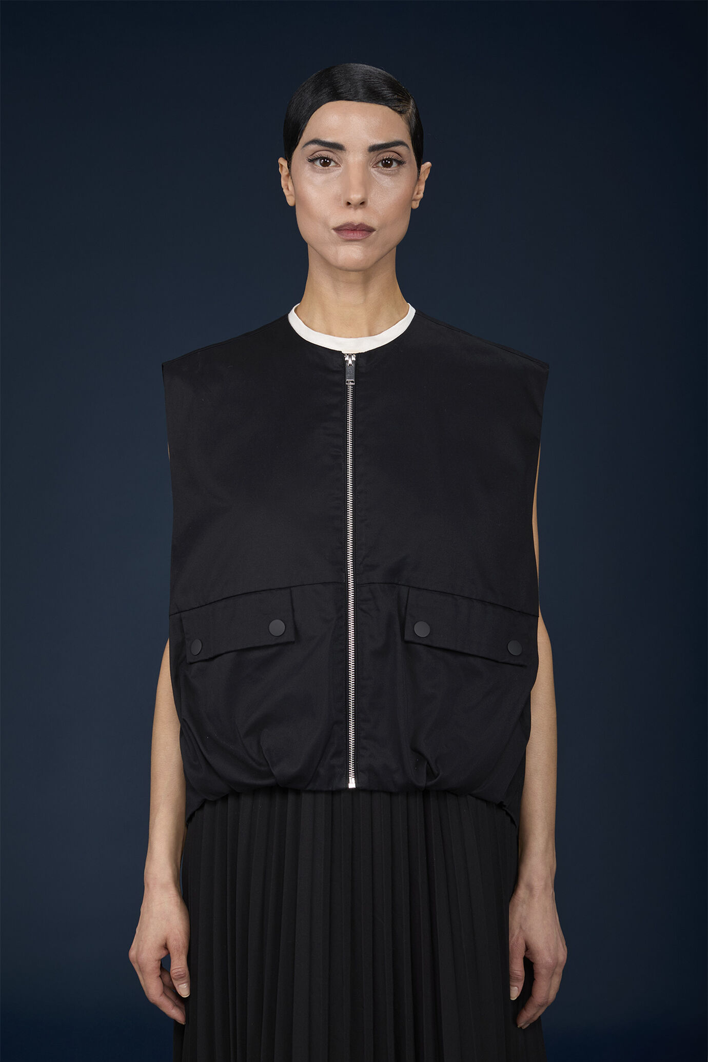 Women's vest with an egg-shaped line and an oversized fit image number 1