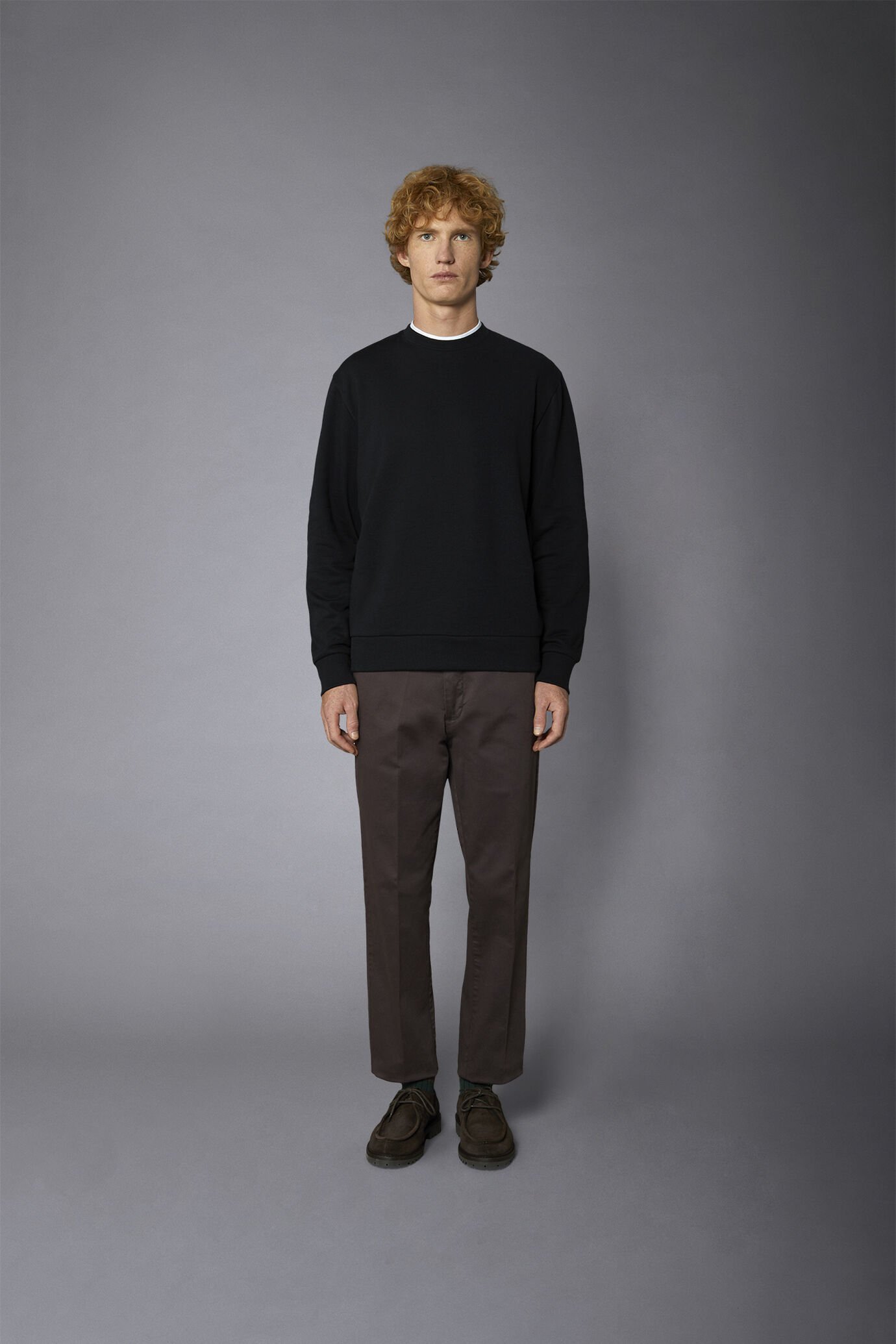 Men's classic chino pants regular fit twill construction image number 2