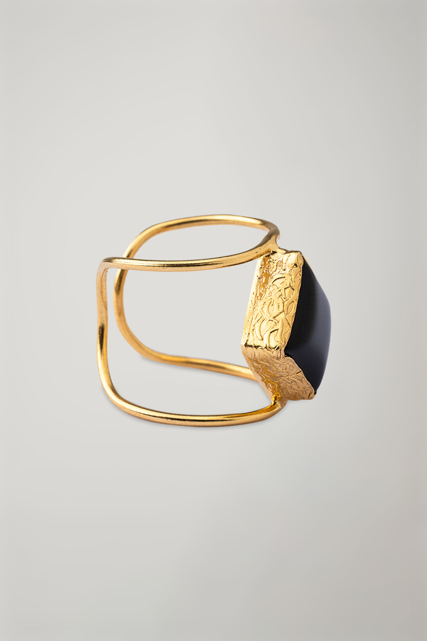 Women's gold-plated brass ring with dark green gemstone image number 1