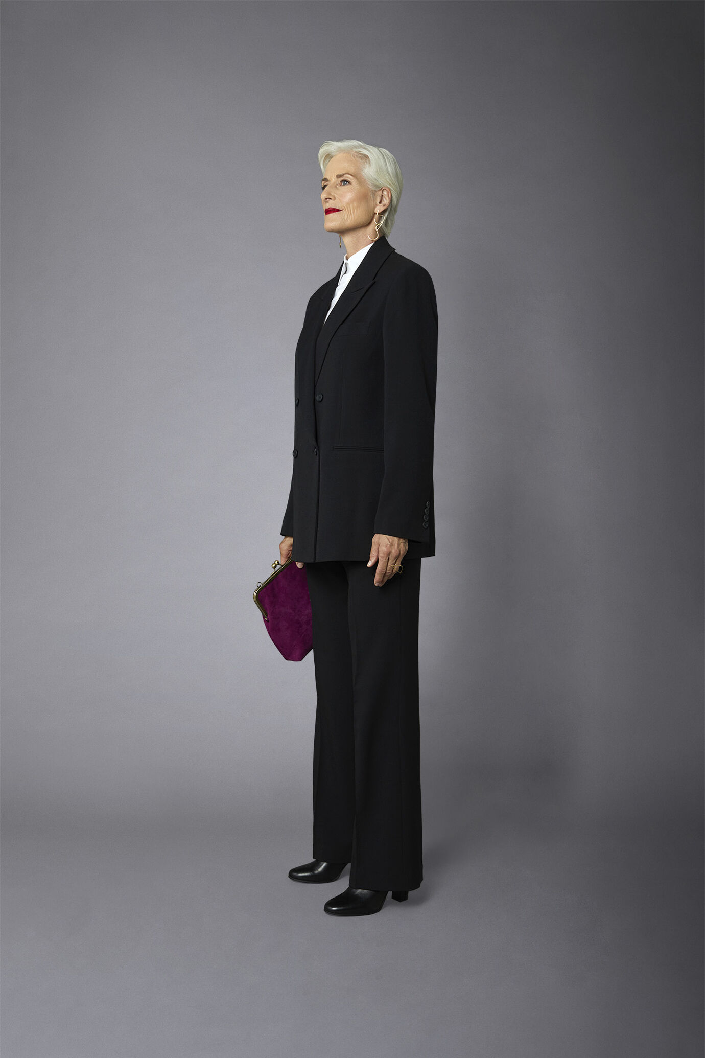 Women's plain-coloured double-breasted jacket with peaked lapels image number 2