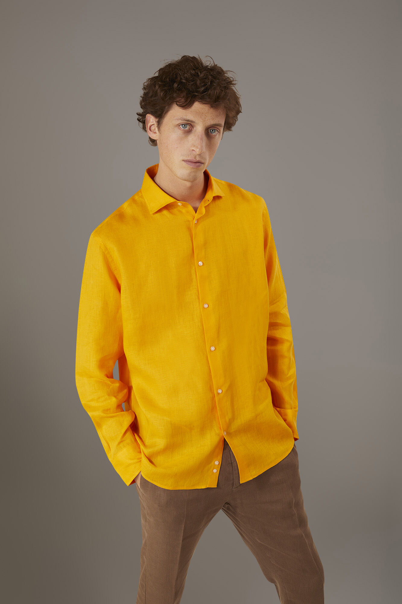 Camicia casual collo francese comfort fit 100% lino