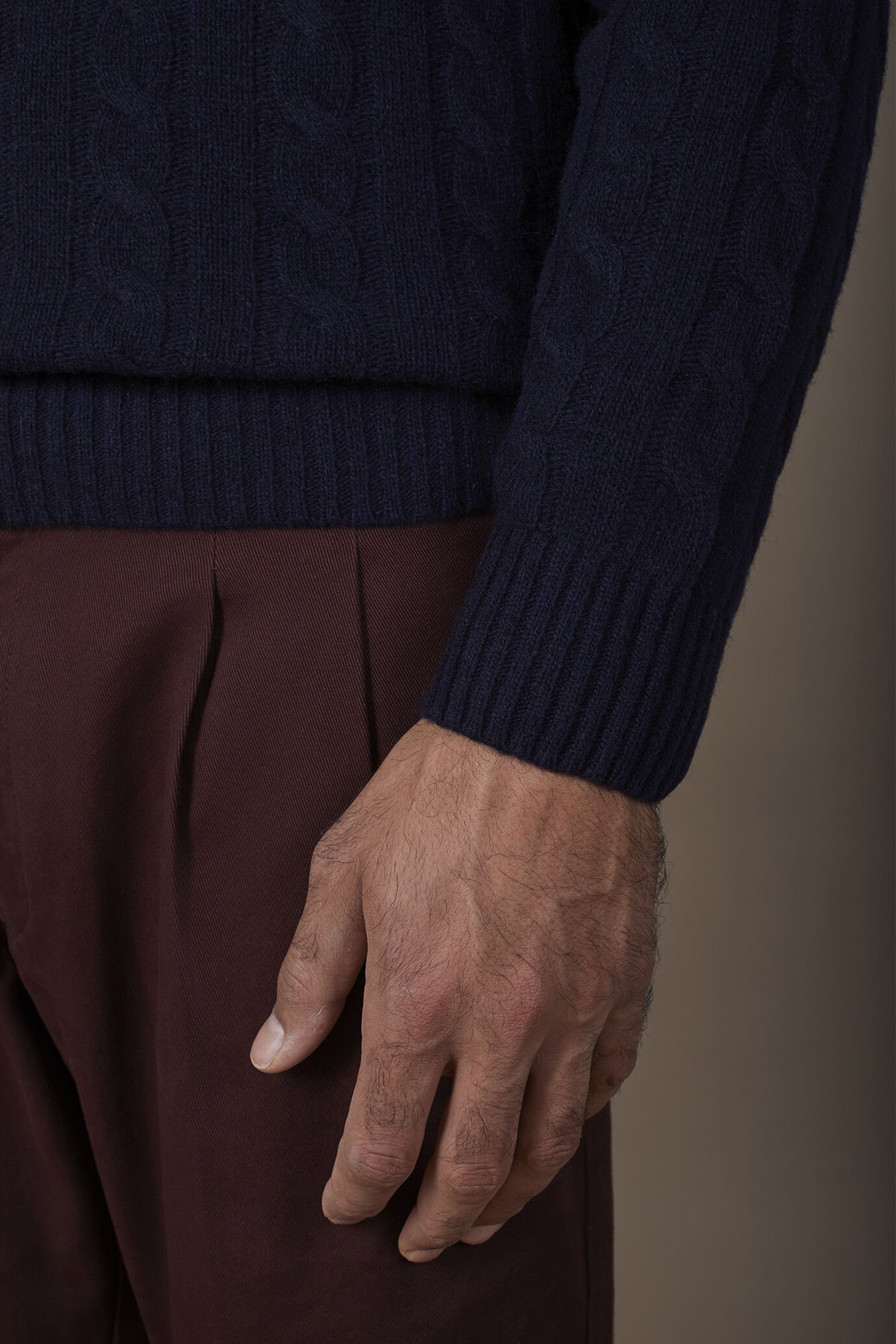 Men's lambswool crew neck jumper in a regular fit image number 3