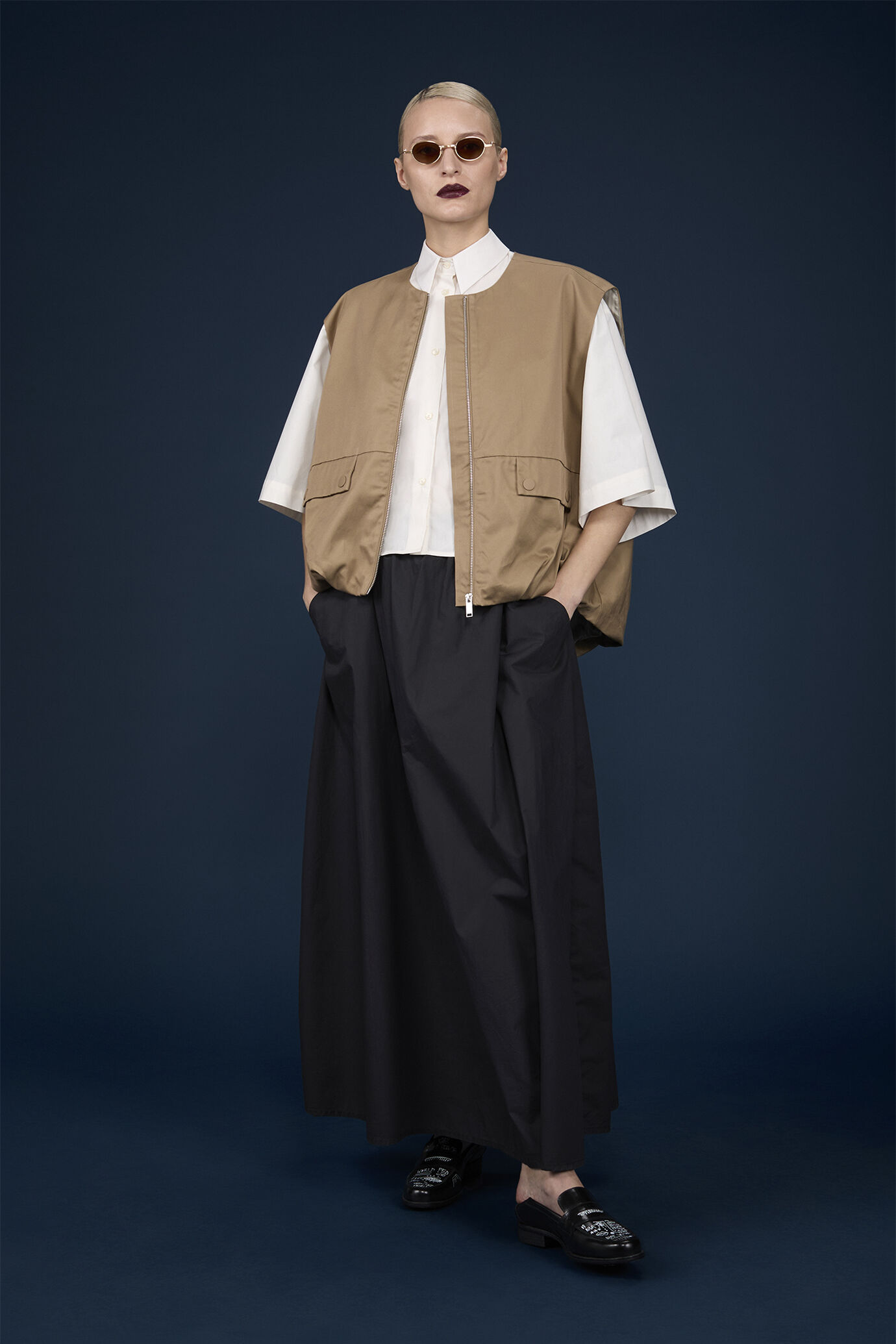 Women's vest with an egg-shaped line and an oversized fit
