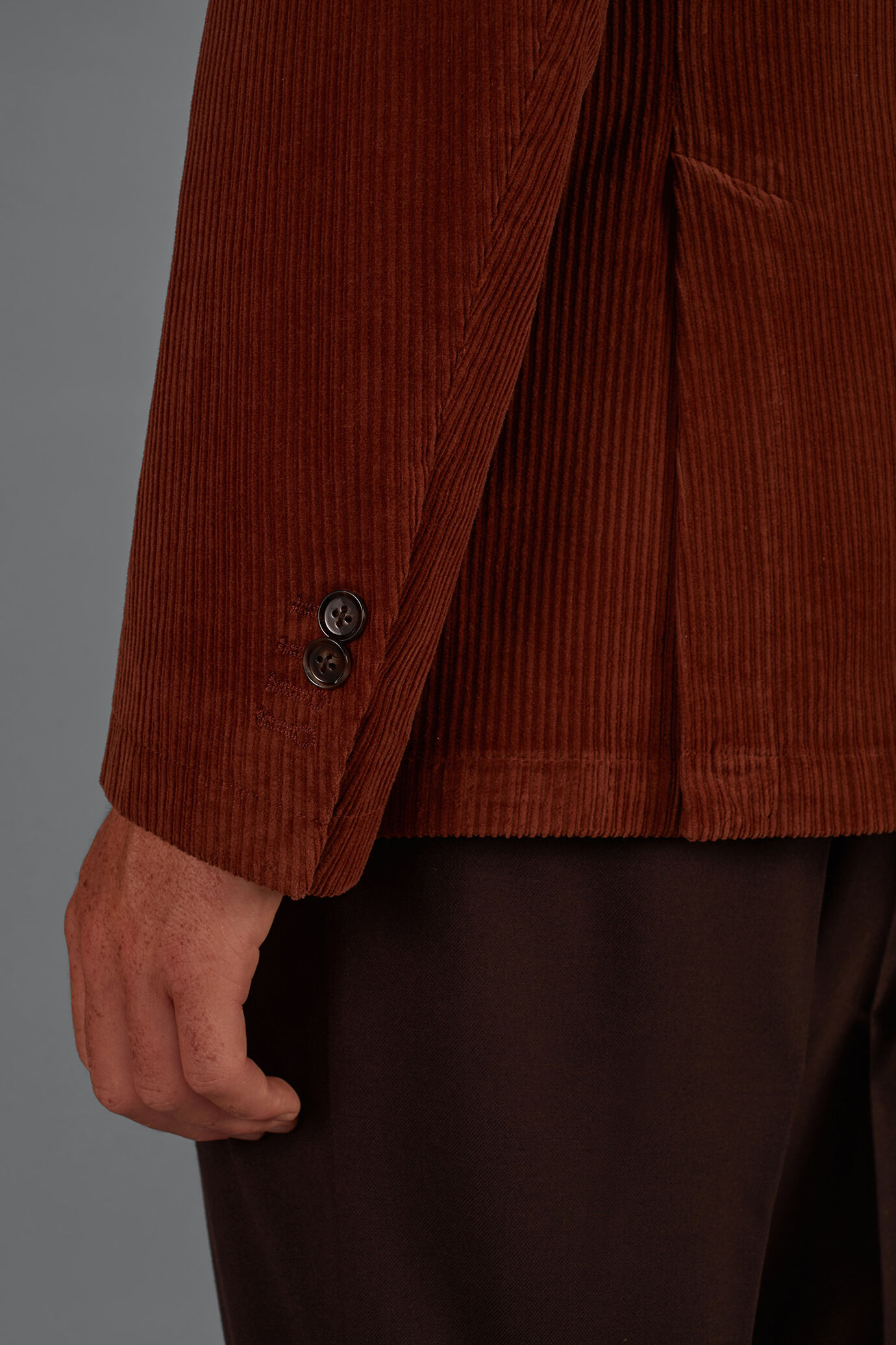 Ungef&uuml;tterte Herren-Zweireihige Jacke aus Kord in Regular-Fit image number 3