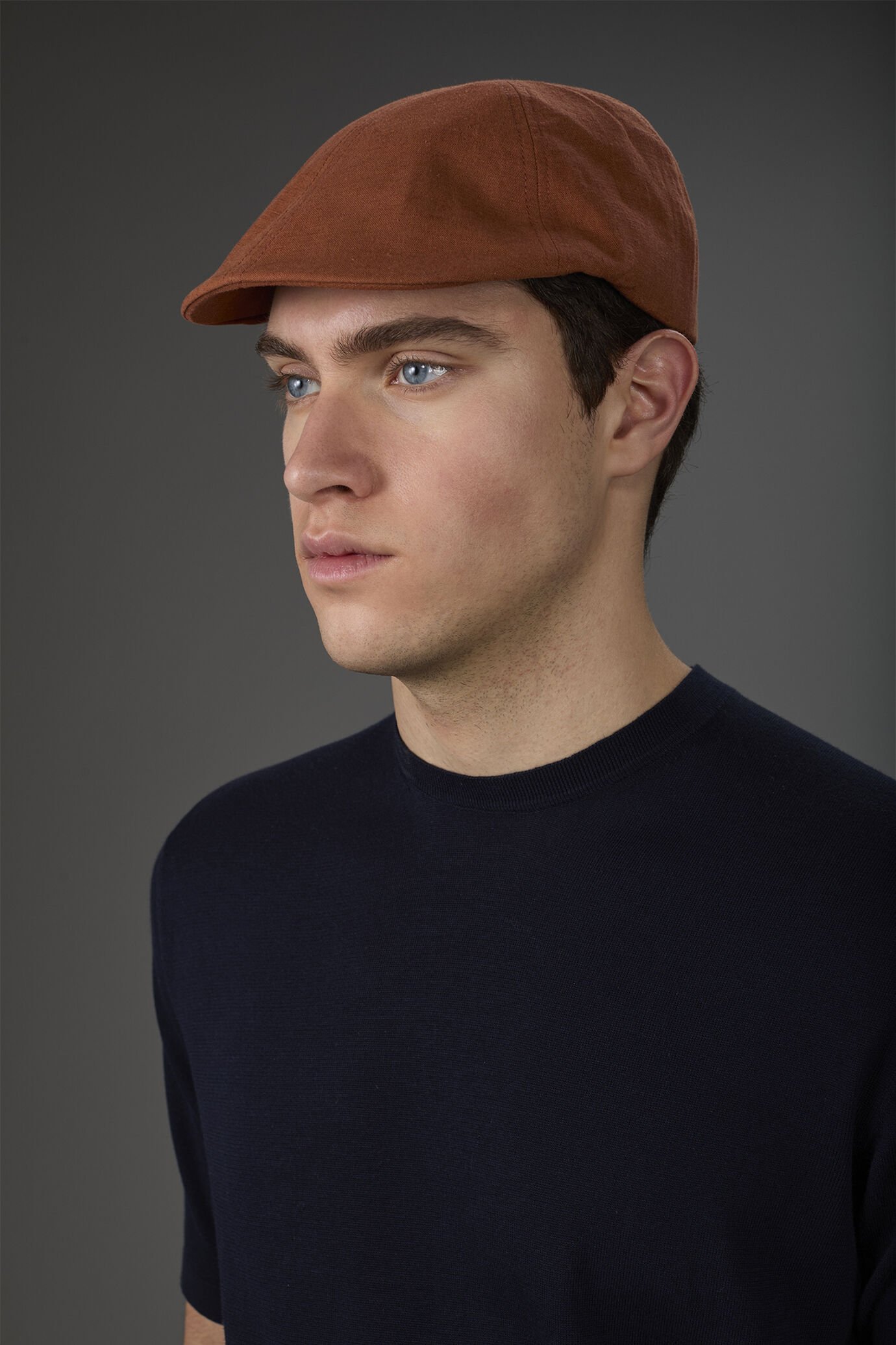 Casquette plate homme à visière courte semi-cachée en polylin image number 0