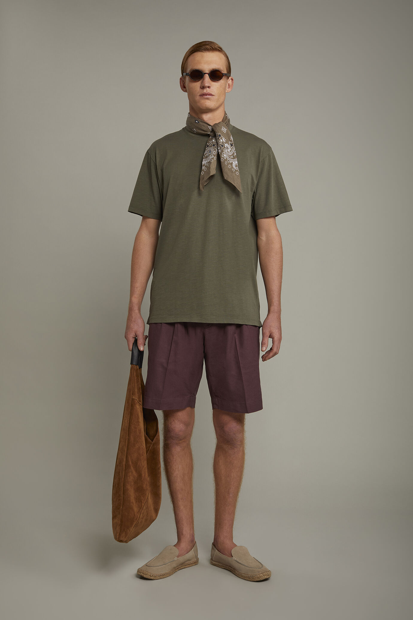 Men's Bermuda shorts with double pinces and laces on waist in linen-blend canvas fabric image number 0