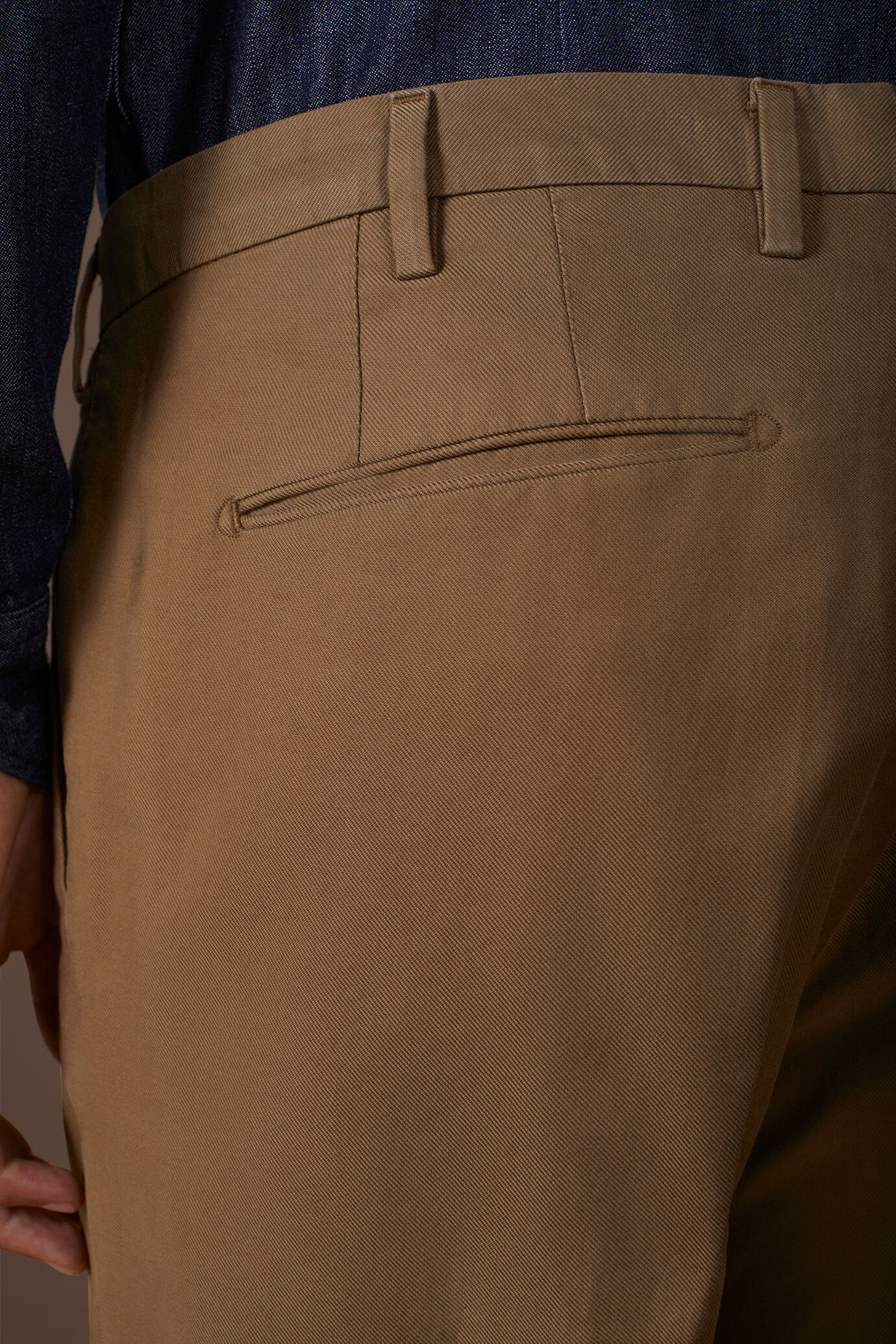 Pantalon classique pour homme en sergé coupe regular fit image number 3