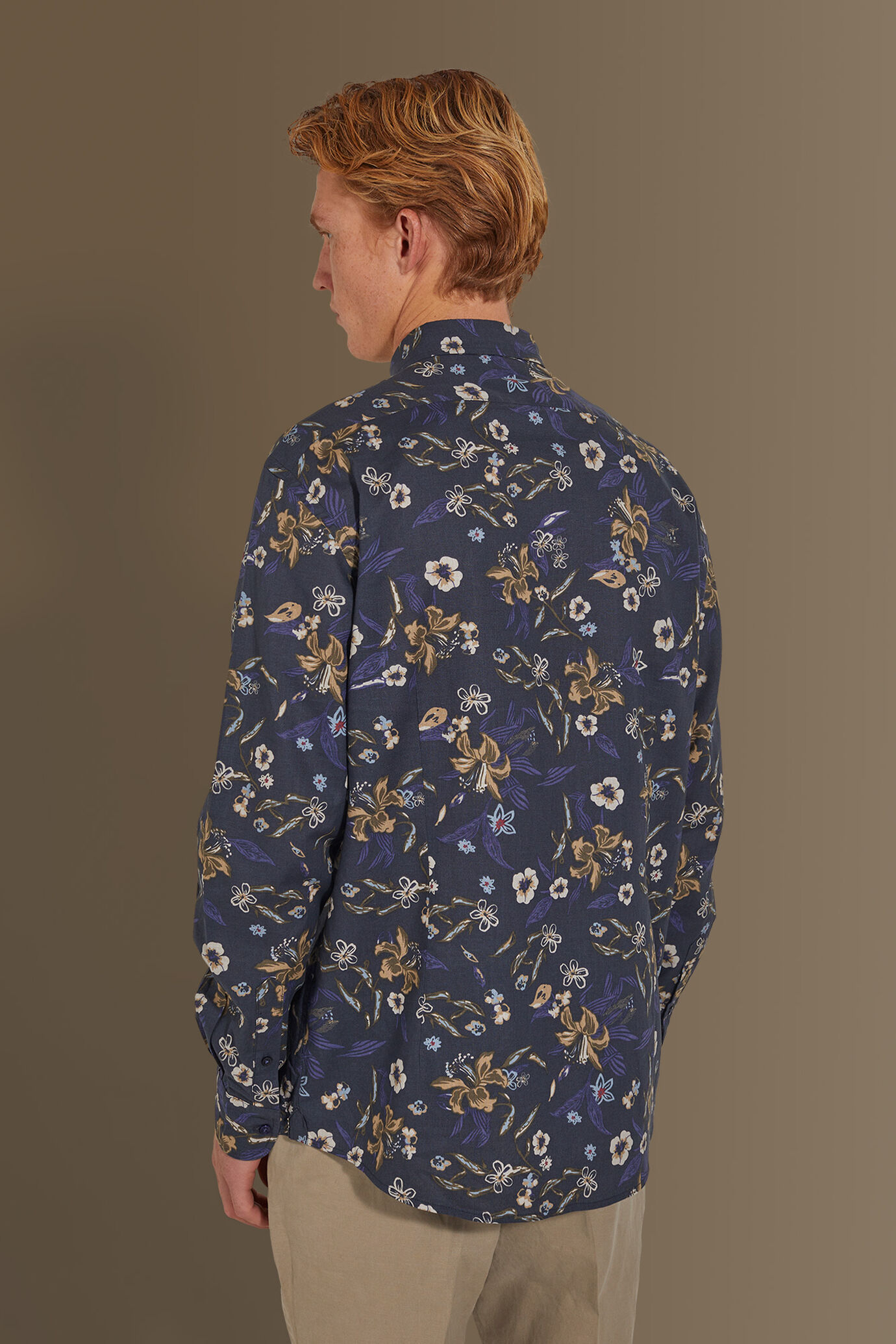 Camicia casual uomo collo francese misto lino con stampa floreale image number 3