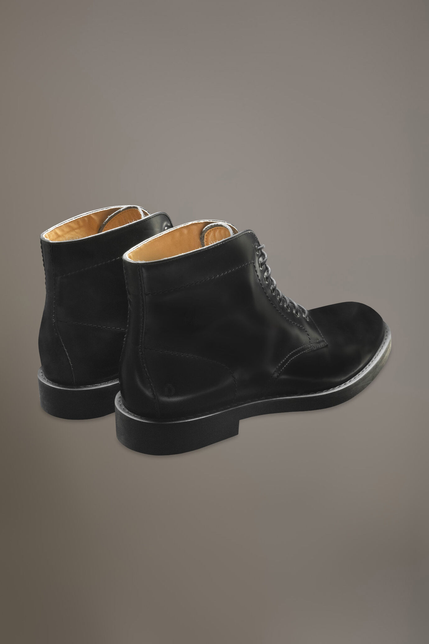100% brushed leather boots with rubber sole image number 3