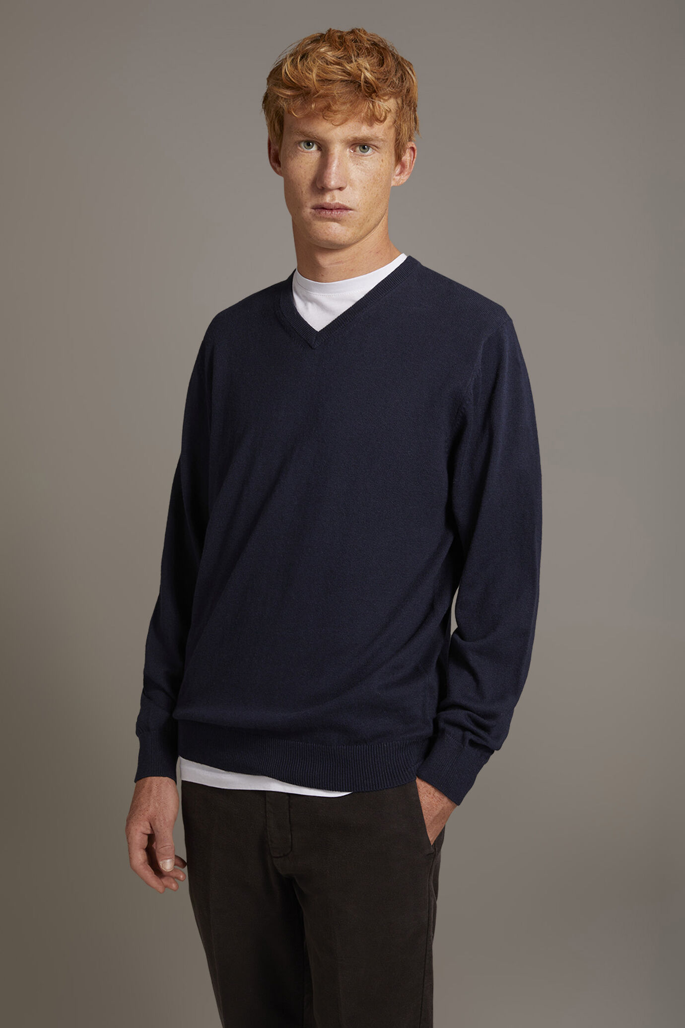 Maglia scollo a V misto lana image number 1