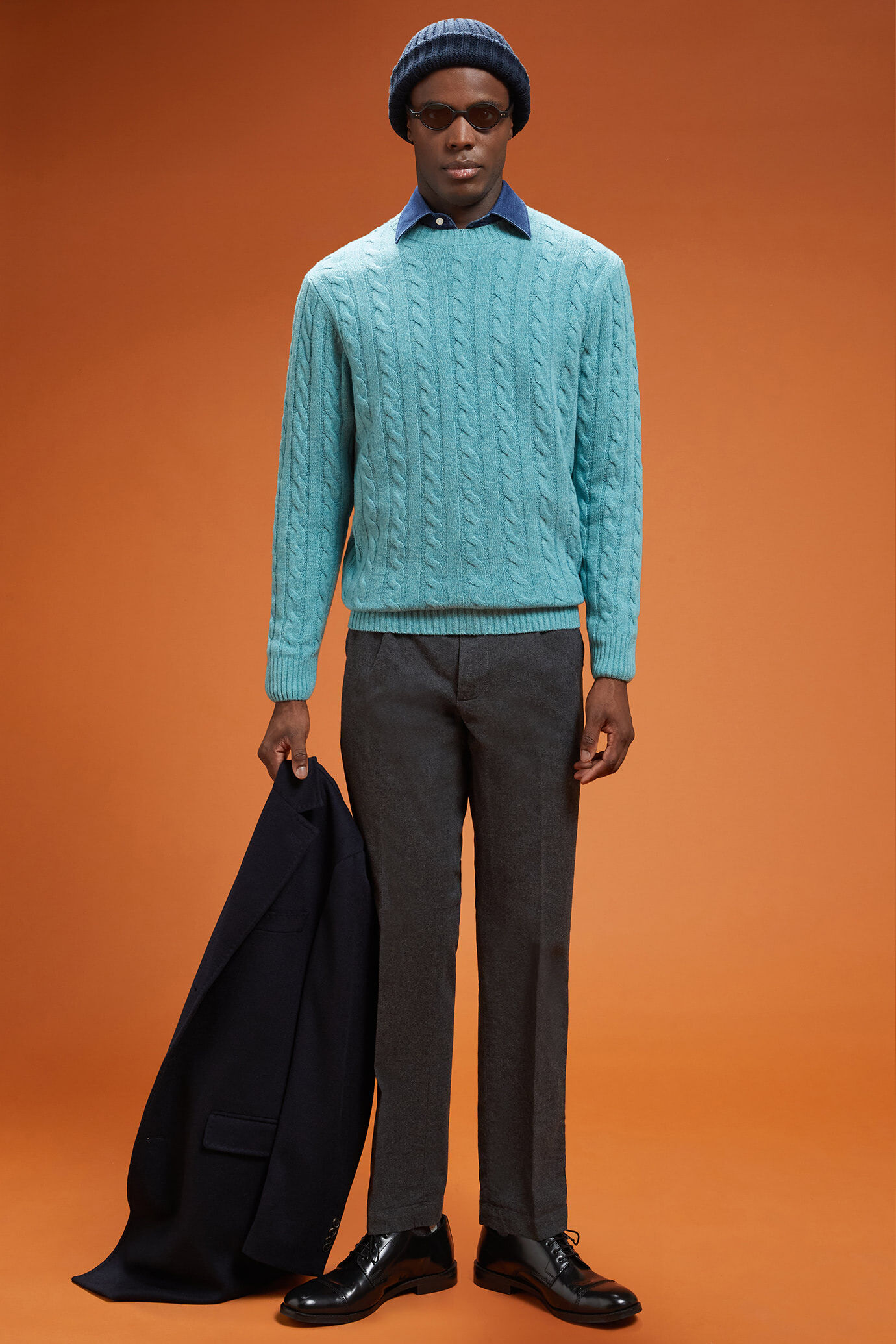 Herren-Rundhalspullover aus Lammwolle in normaler Passform image number 1