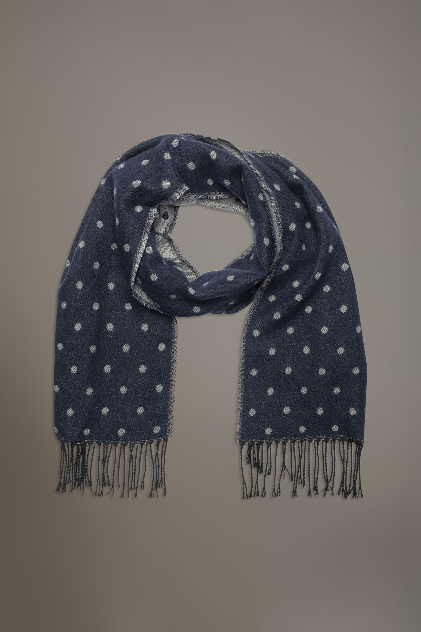 Pois design shawl image number 0
