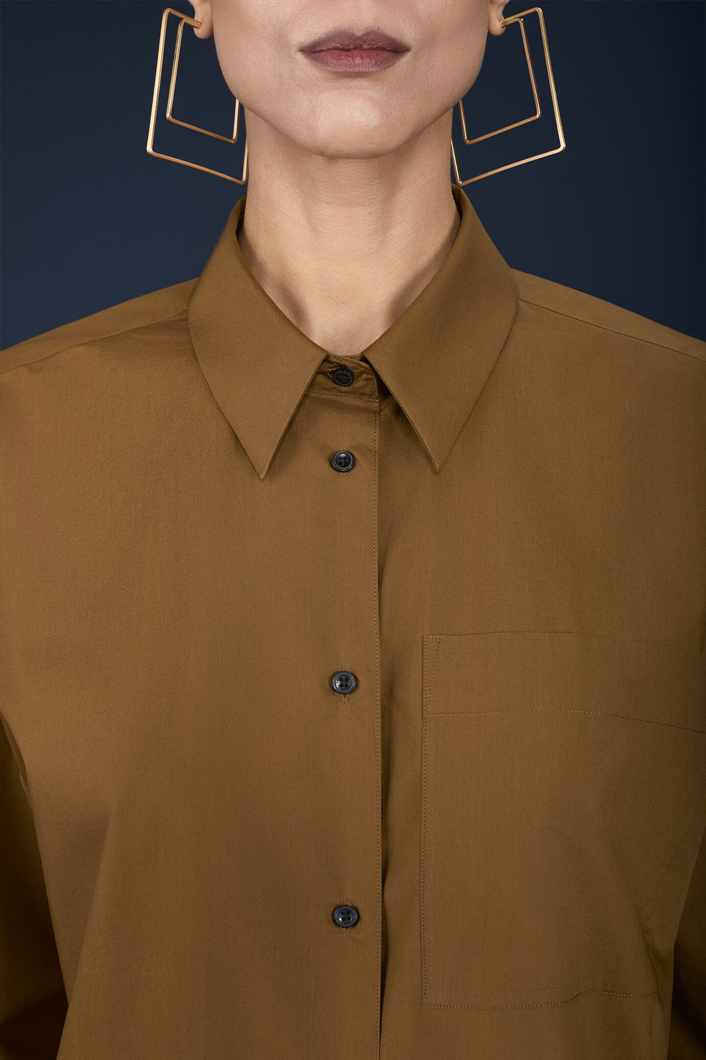 Chemise femme coupe boxy à manches courtes et bas arrondi image number 3