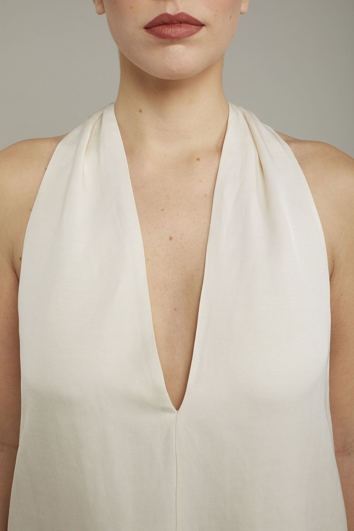 Women’s midi dress with v-neck linen blend image number 3