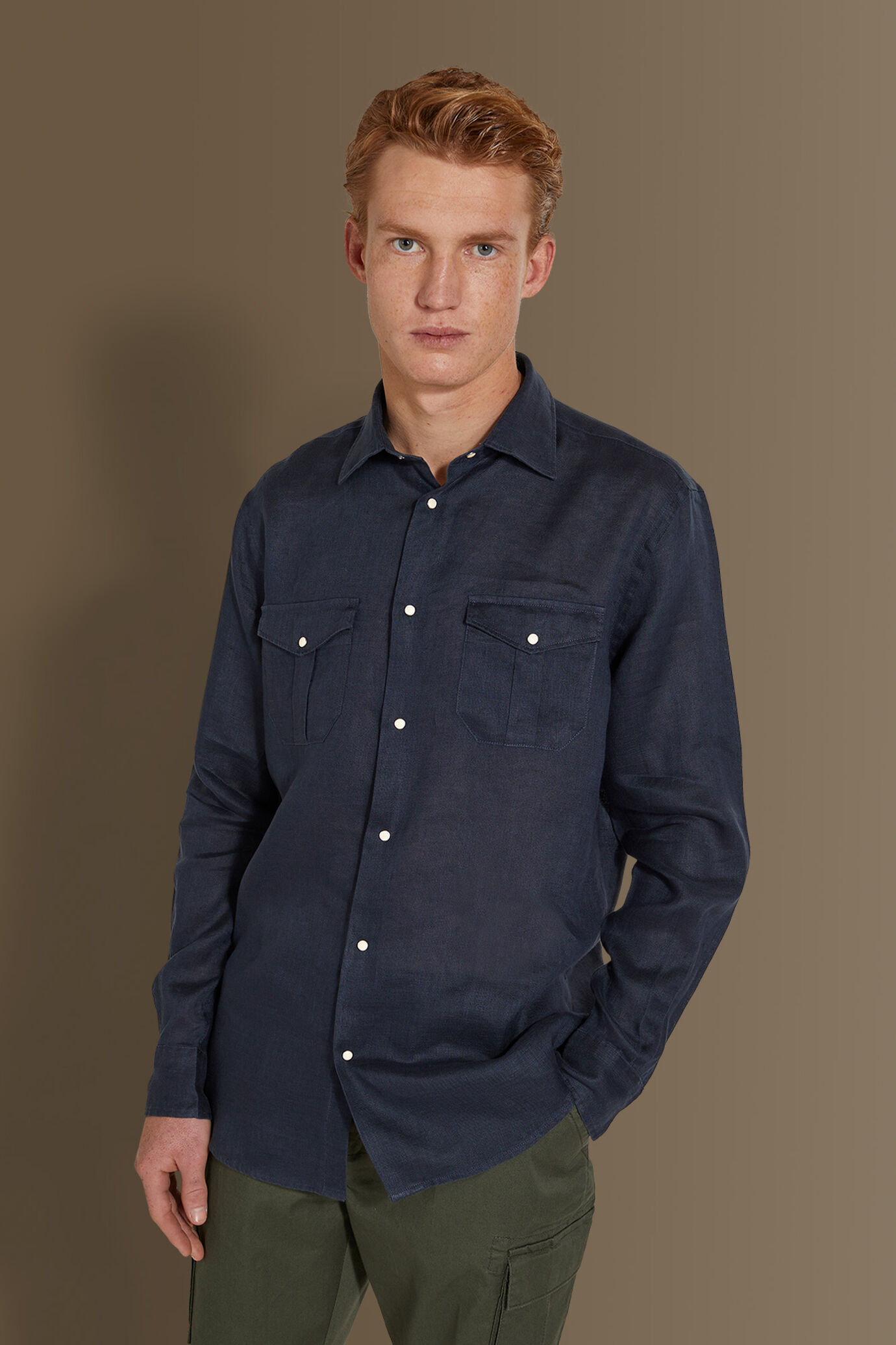 Camicia casual uomo collo francese 100% lino tinta unita image number 1