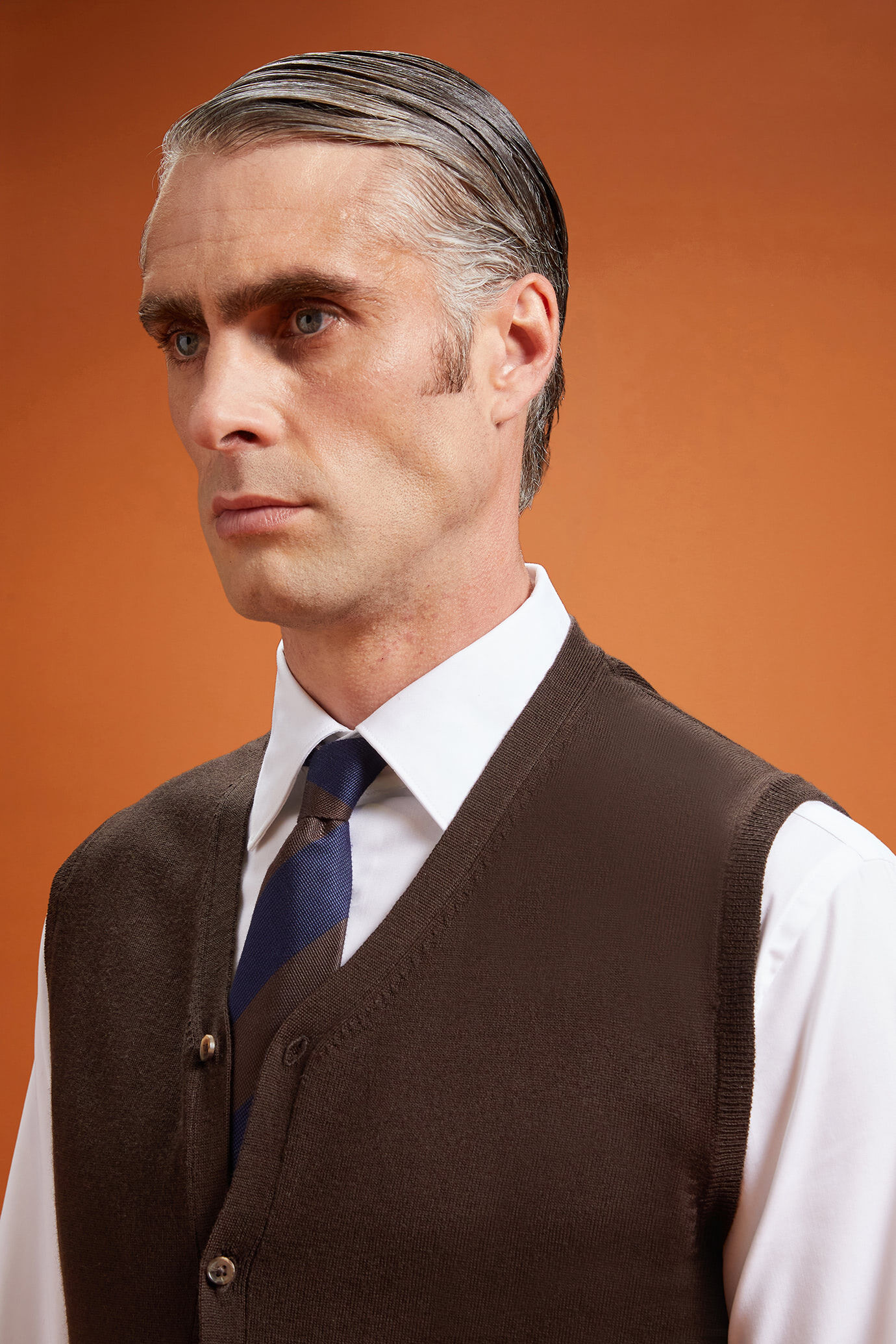 Gilet homme, col en V, 100% laine mérinos extrafine, coupe classique image number 3