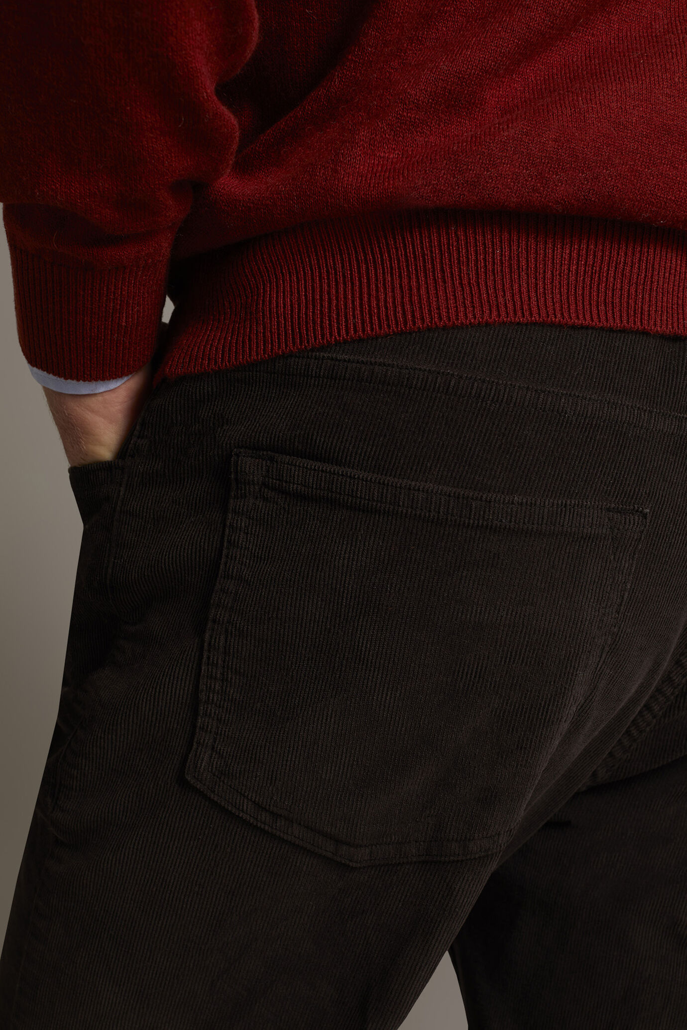 Pantalone 5 tasche regular fit tessuto velluto a coste image number 4