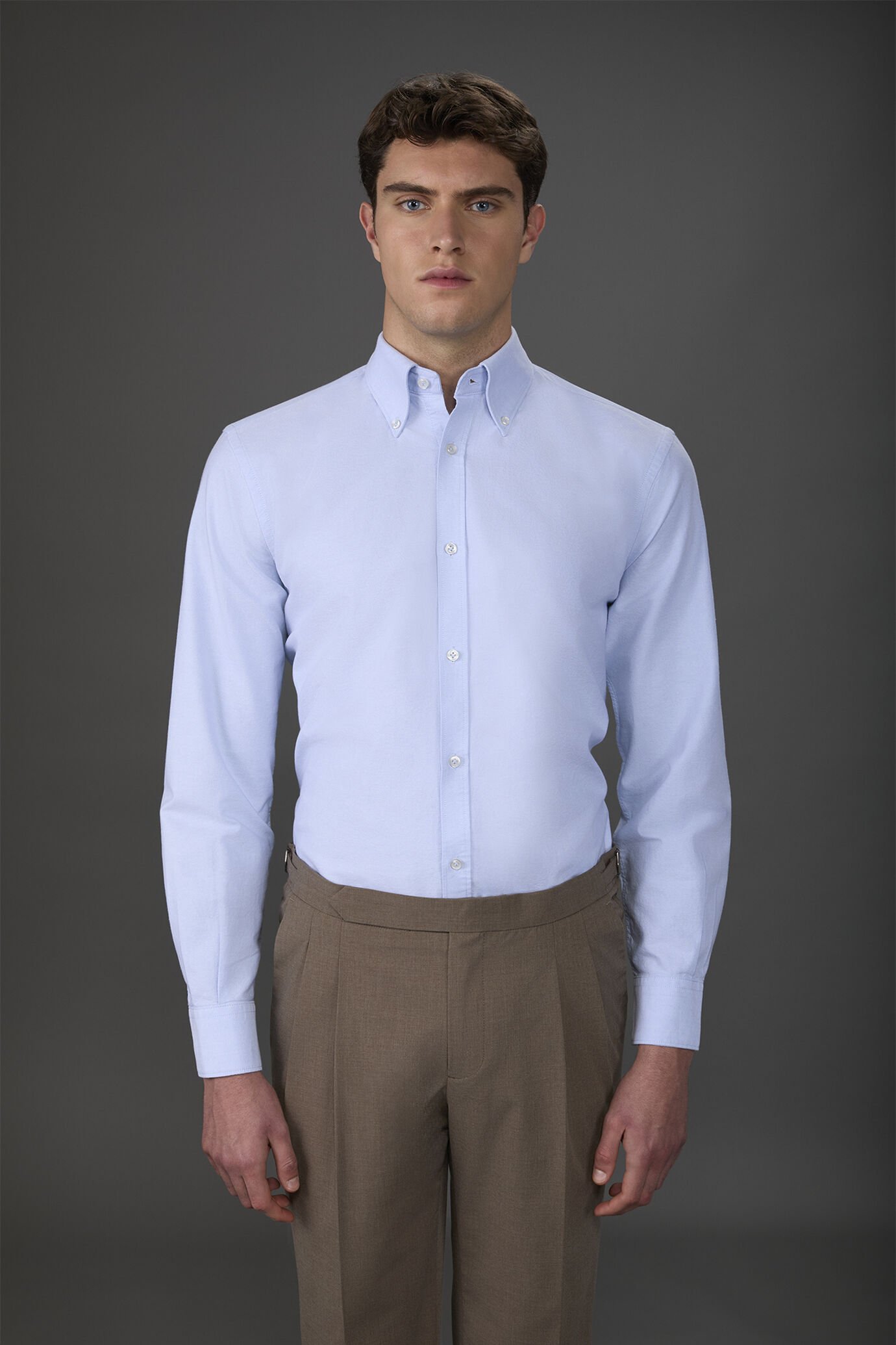 Men's comfort fit casual shirt with a button-down collar in plain 100% cotton Oxford fabric