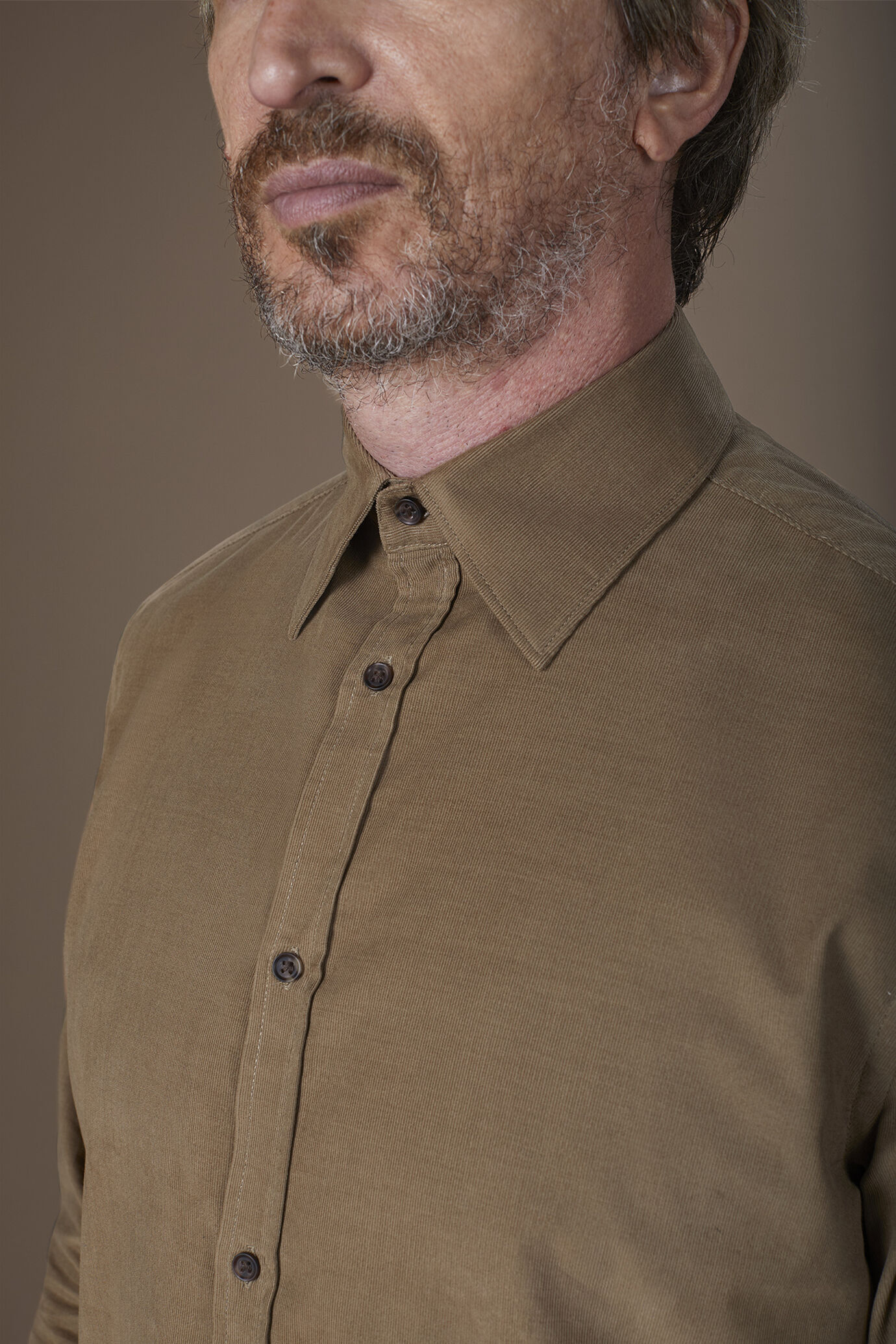 Camicia uomo casual 100% cotone tessuto velluto 1000 righe tinta unita image number 2