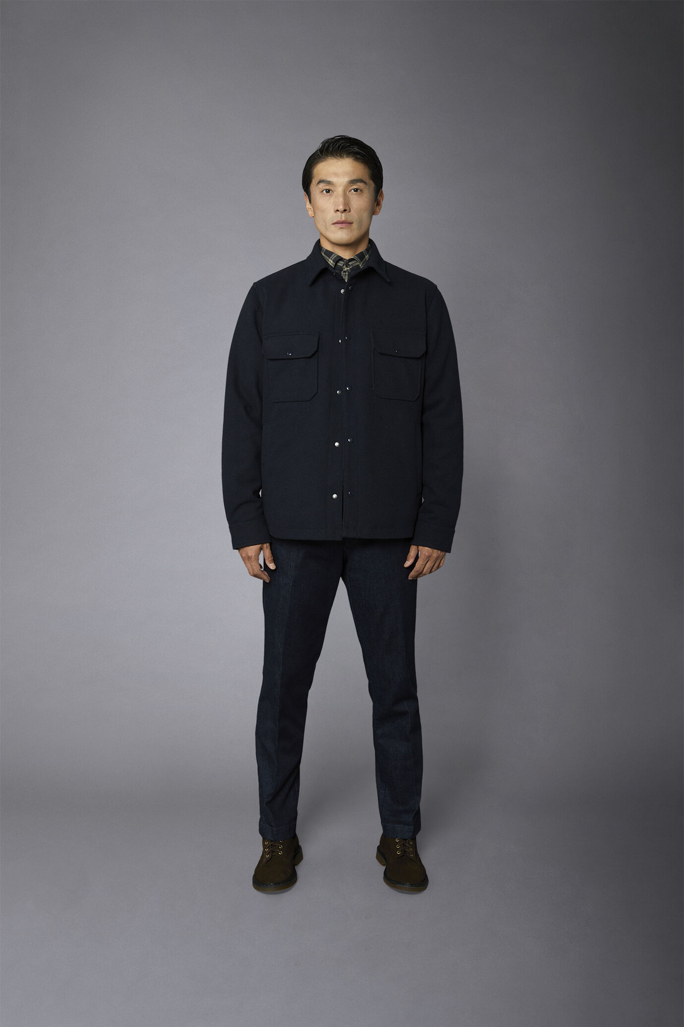Pantalone chino uomo tessuto denim leggermente elasticizzato regular fit image number 2
