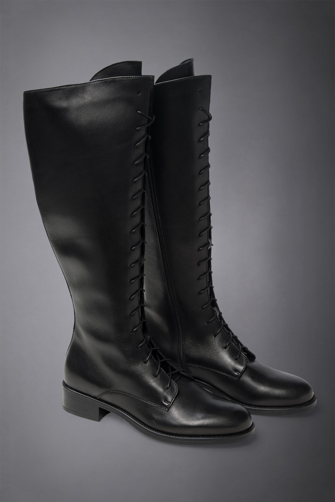 Women's 100% leather boot with rubber sole