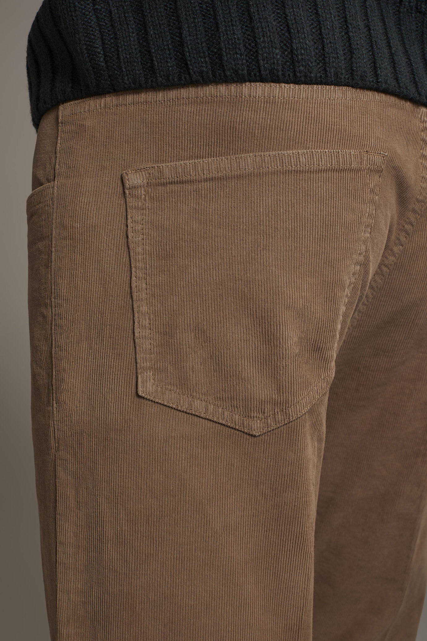 Regular fit 5 pockets trousers in corduroy fabric image number 4