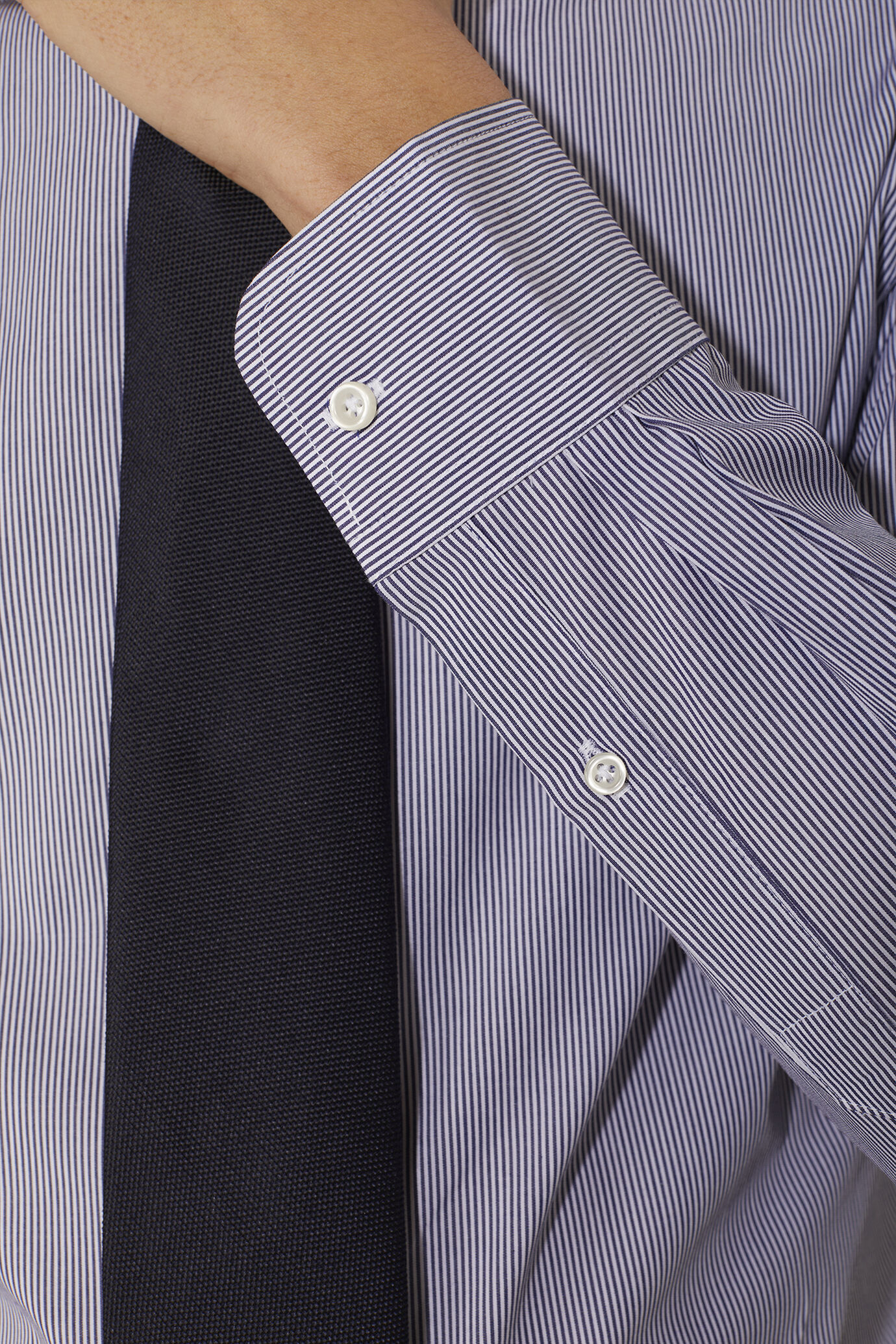 Camicia classica collo francese slim fit tessuto tinto filo rigato image number 2
