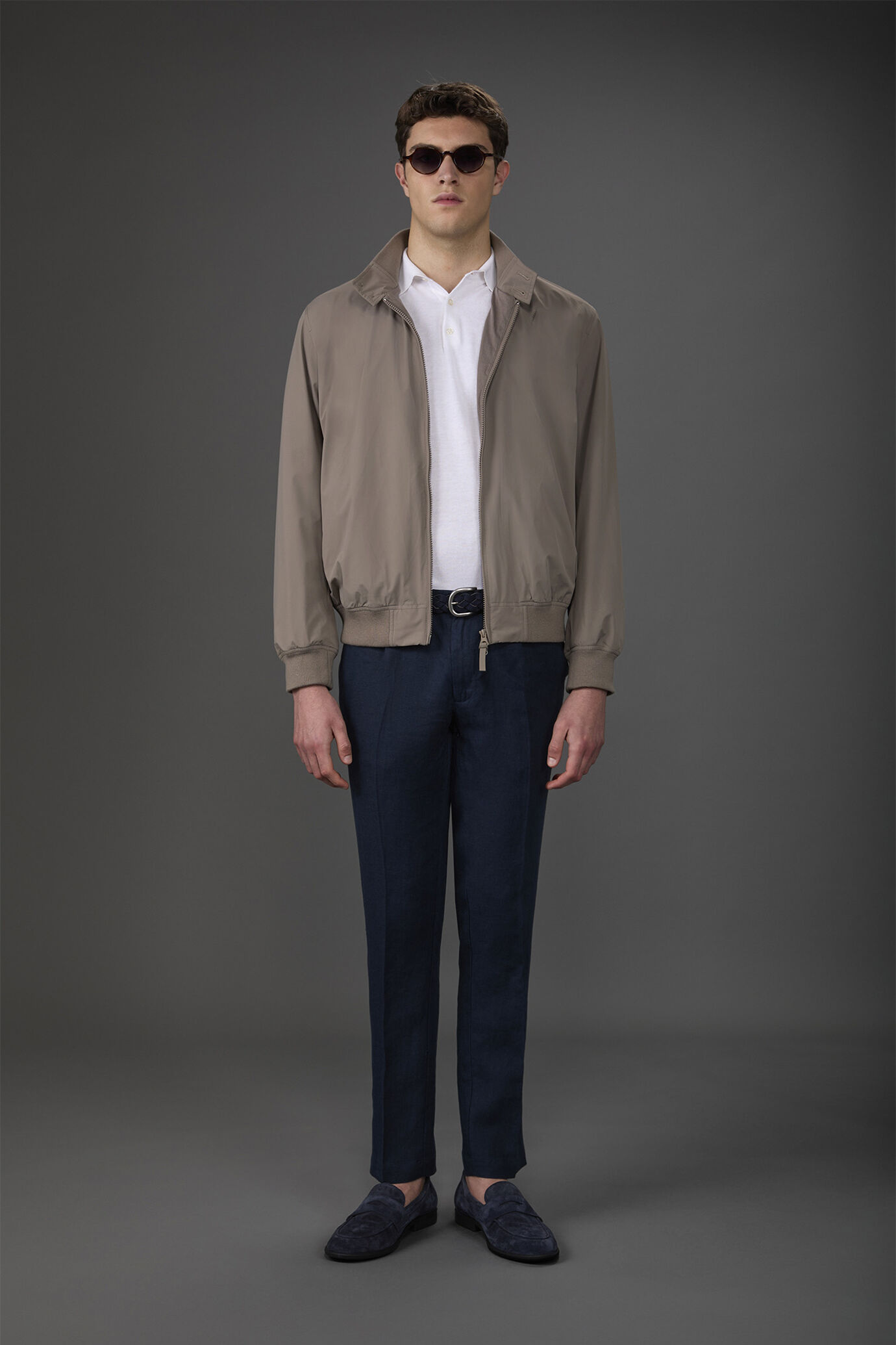 Pantalone uomo 100% lino con due piccole pinces e bottone nascosto
