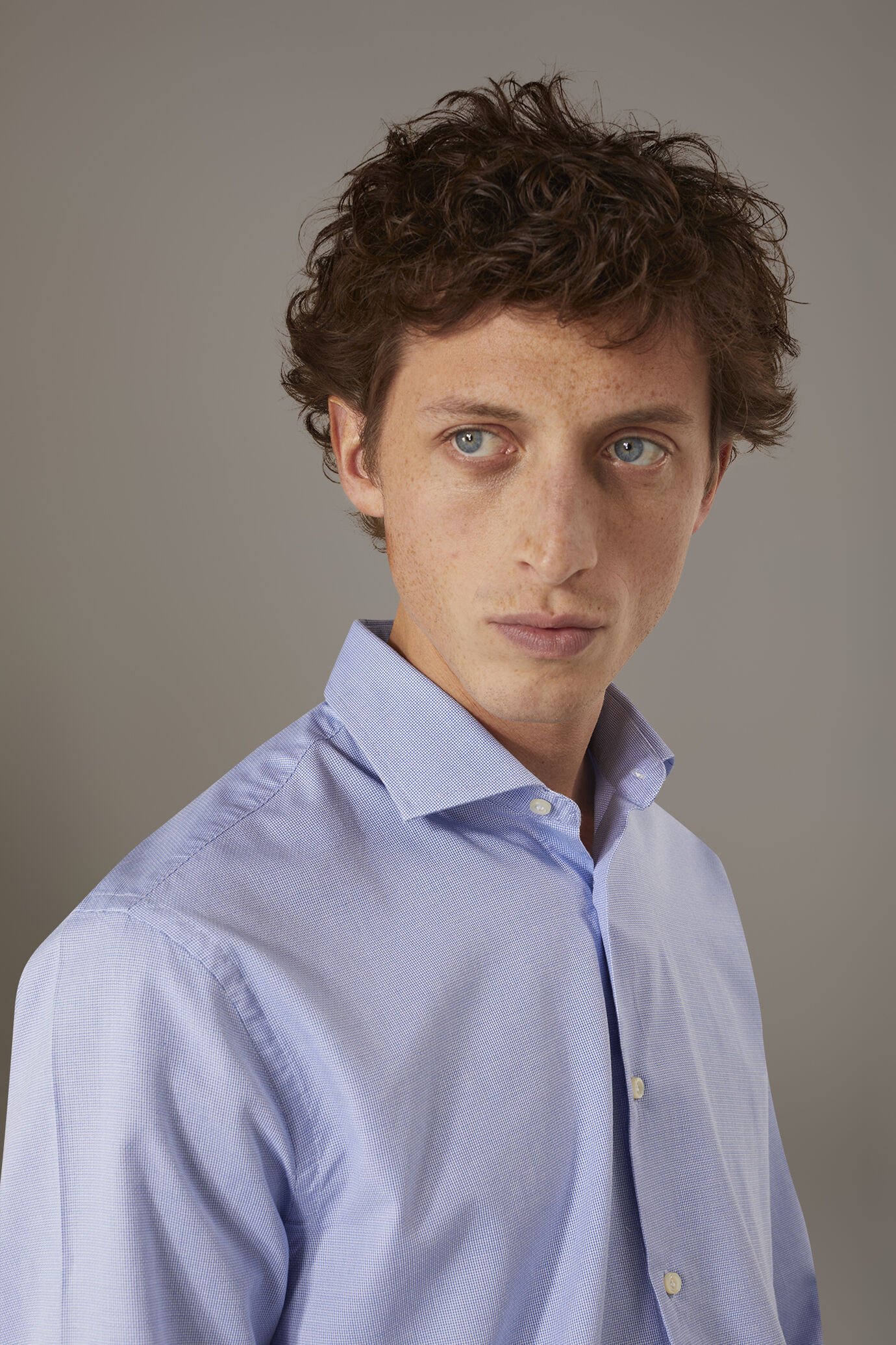 Gewaschenes klassisches Hemd mit französischem Kragen klassische Passform image number 1