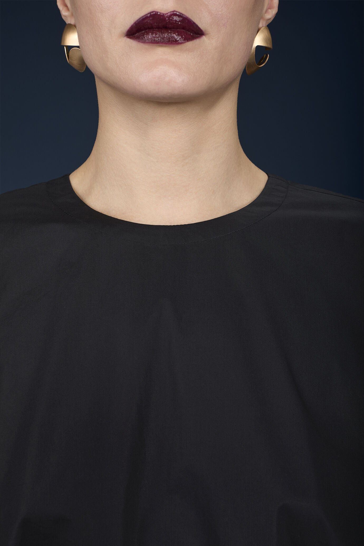 Short flared dress with short sleeves and side pockets image number 2