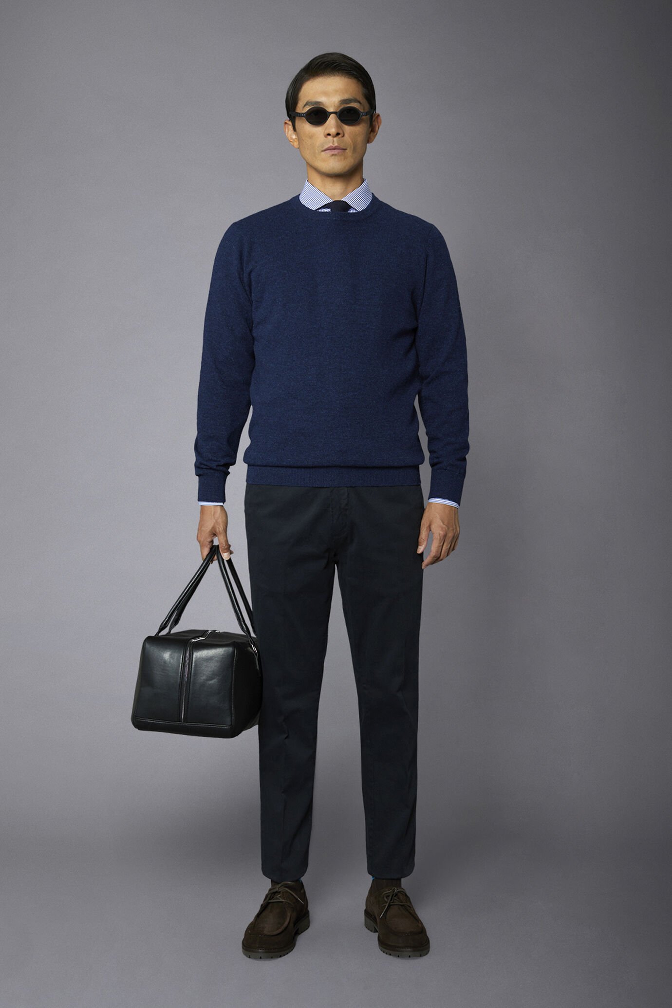 Men's classic chino pants regular fit twill construction