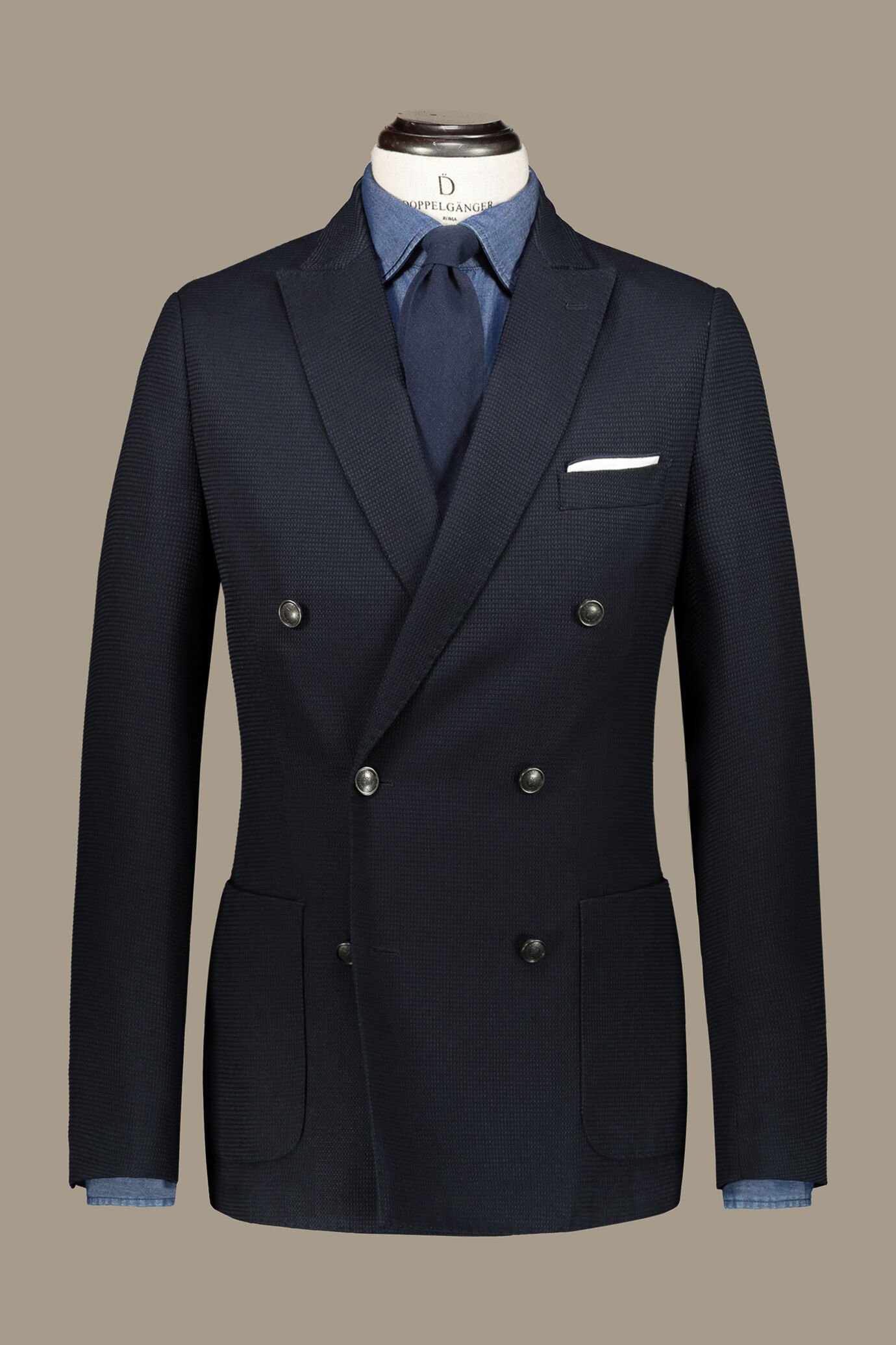 Giacca doppiopetto rever a lancia con tasche a toppa image number 5