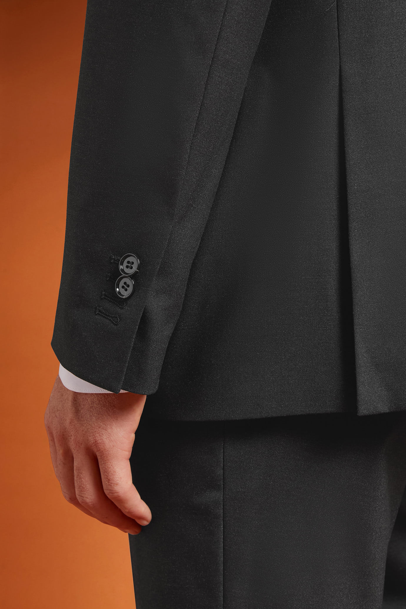 Costume homme à simple boutonnage en tissu uni, coupe classique image number 2